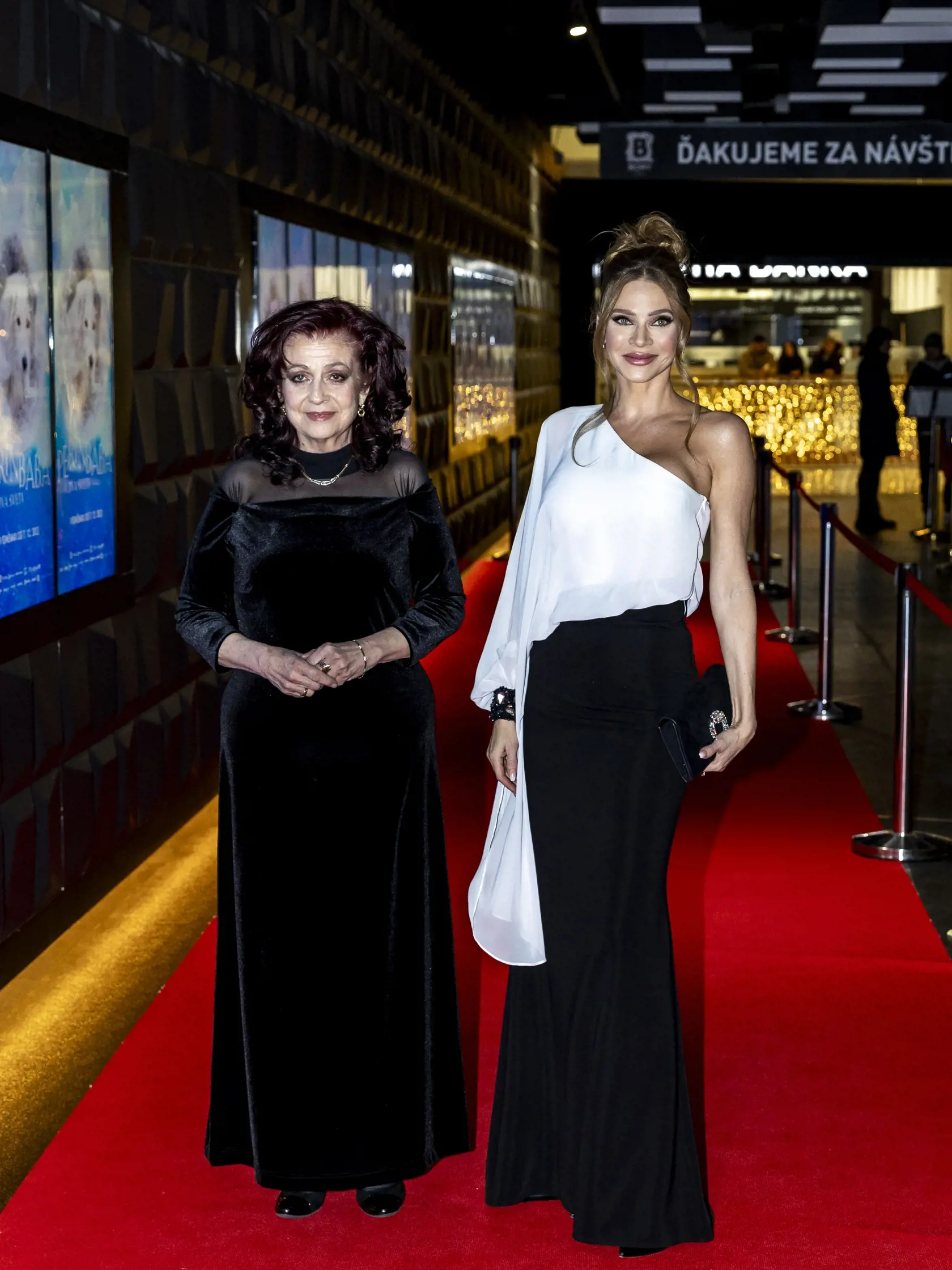 Premiéra filmu Perinbaba a Dva svety. Na snímke je Deana Horváthová-Jakubisková a Andrea Verešová. 