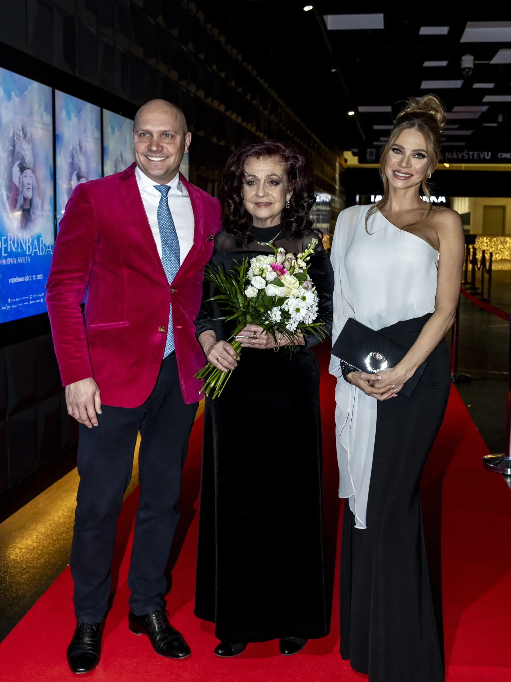 Premiéra filmu Perinbaba a Dva svety. Na snímke je Deana Horváthová-Jakubisková a Andrea Verešová. 