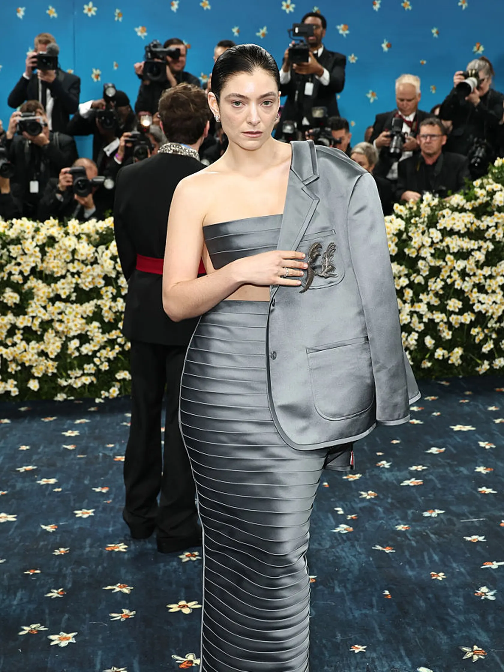 Speváčka Lorde outfit až tak nevyšiel. 