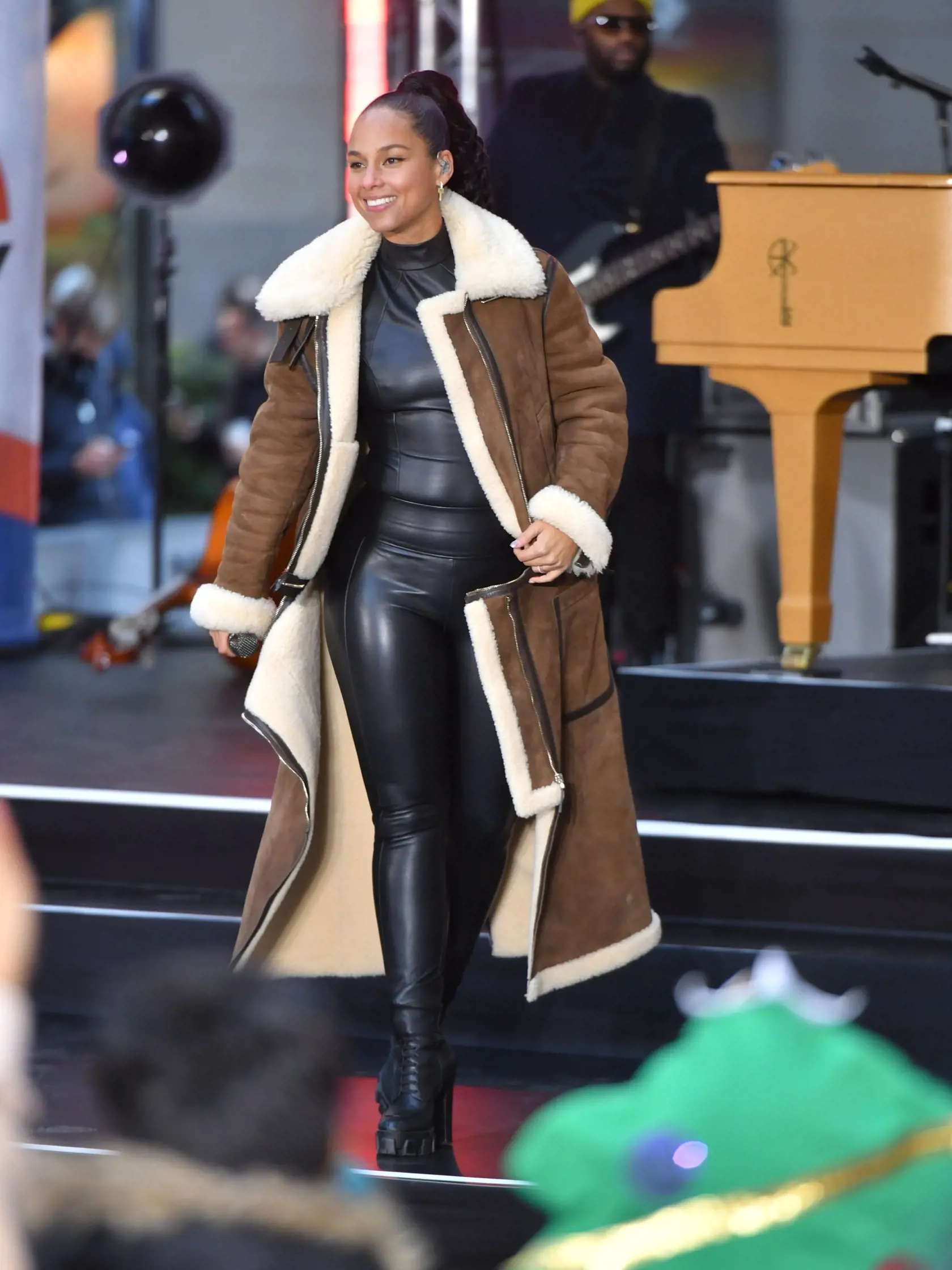 Spevácka diva Alicia Keys má z kožuchu leteckú bundu po odzipsovaní spodného dielu!