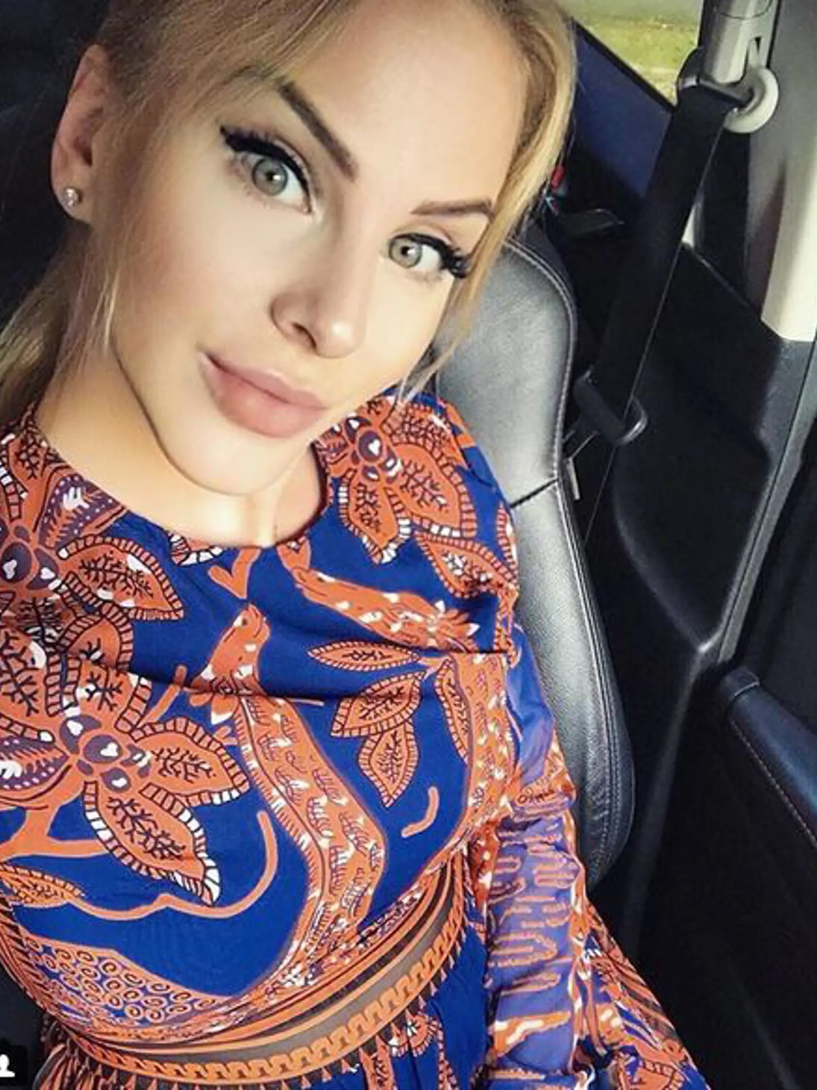 Kedysi bola drobným miláčikom speváckej súťaže Superstar a dnes ju verejnosť pozná najmä ako matku ďalšieho dieťaťa Borisa Kollára, ktorý ma za sebou viacero vzťahov so slovenskými zlatokopkami. Blondínka Barbora Balúchová nie je jedinou z jeho mileniek v tomto zozname. 