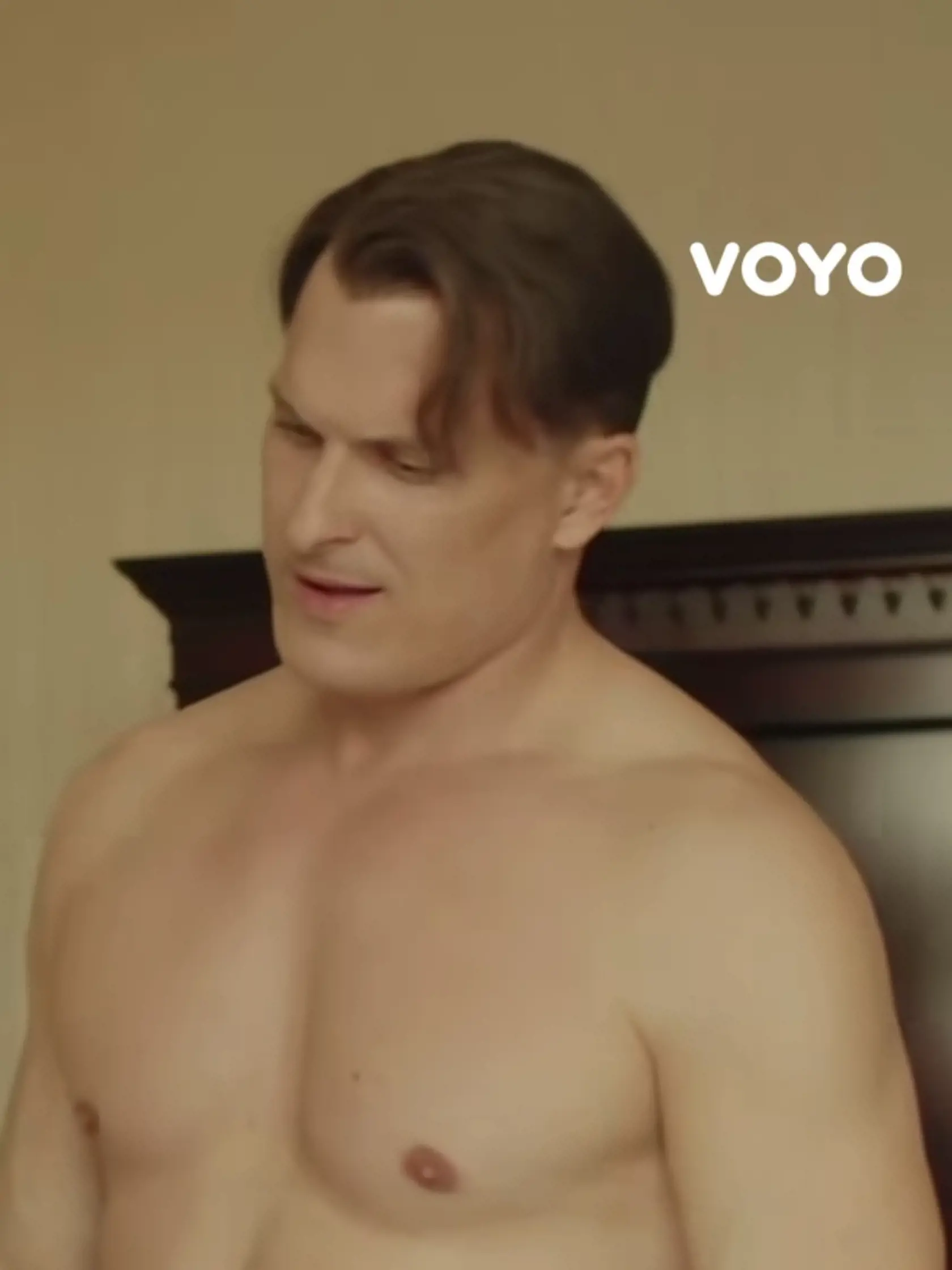 Ján Koleník ukázal v seriáli Dunaj, k vašim službám svoje sexi telo.