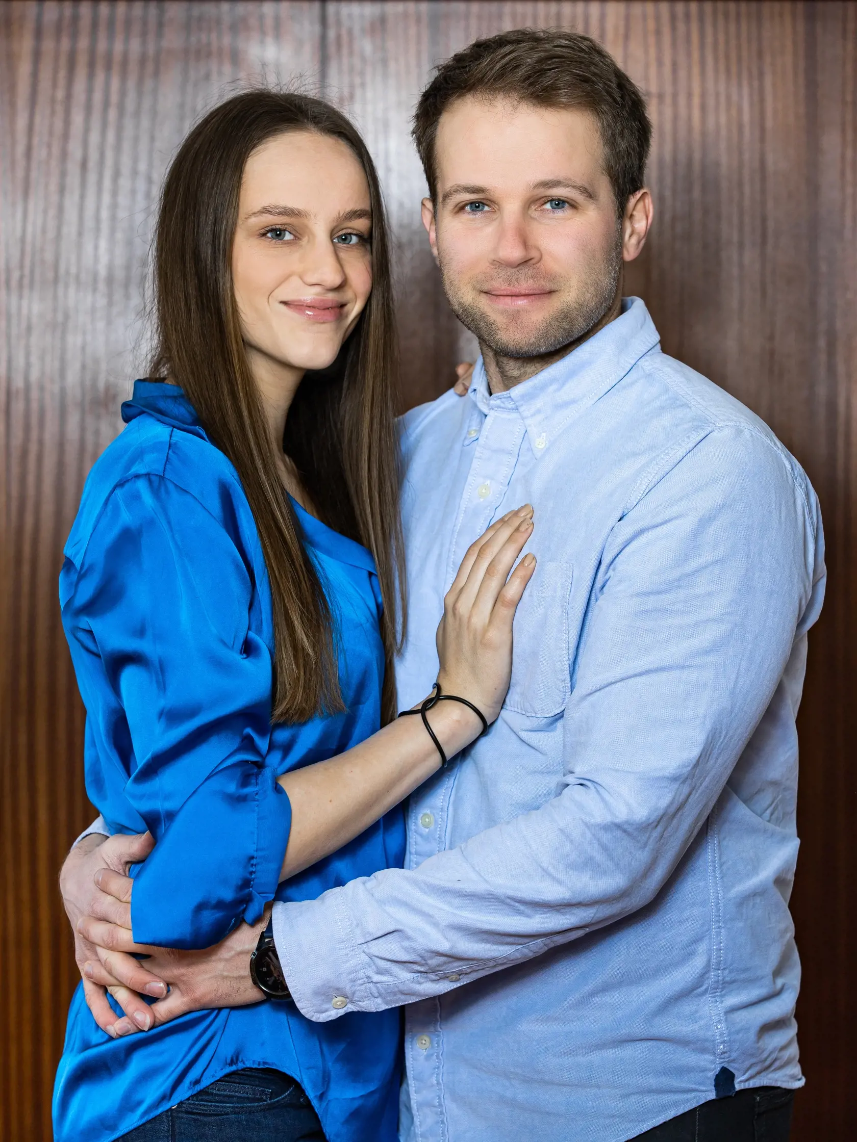 Spevák Tomáš Bezdeda so snúbenicou Ivanou v Žiline.