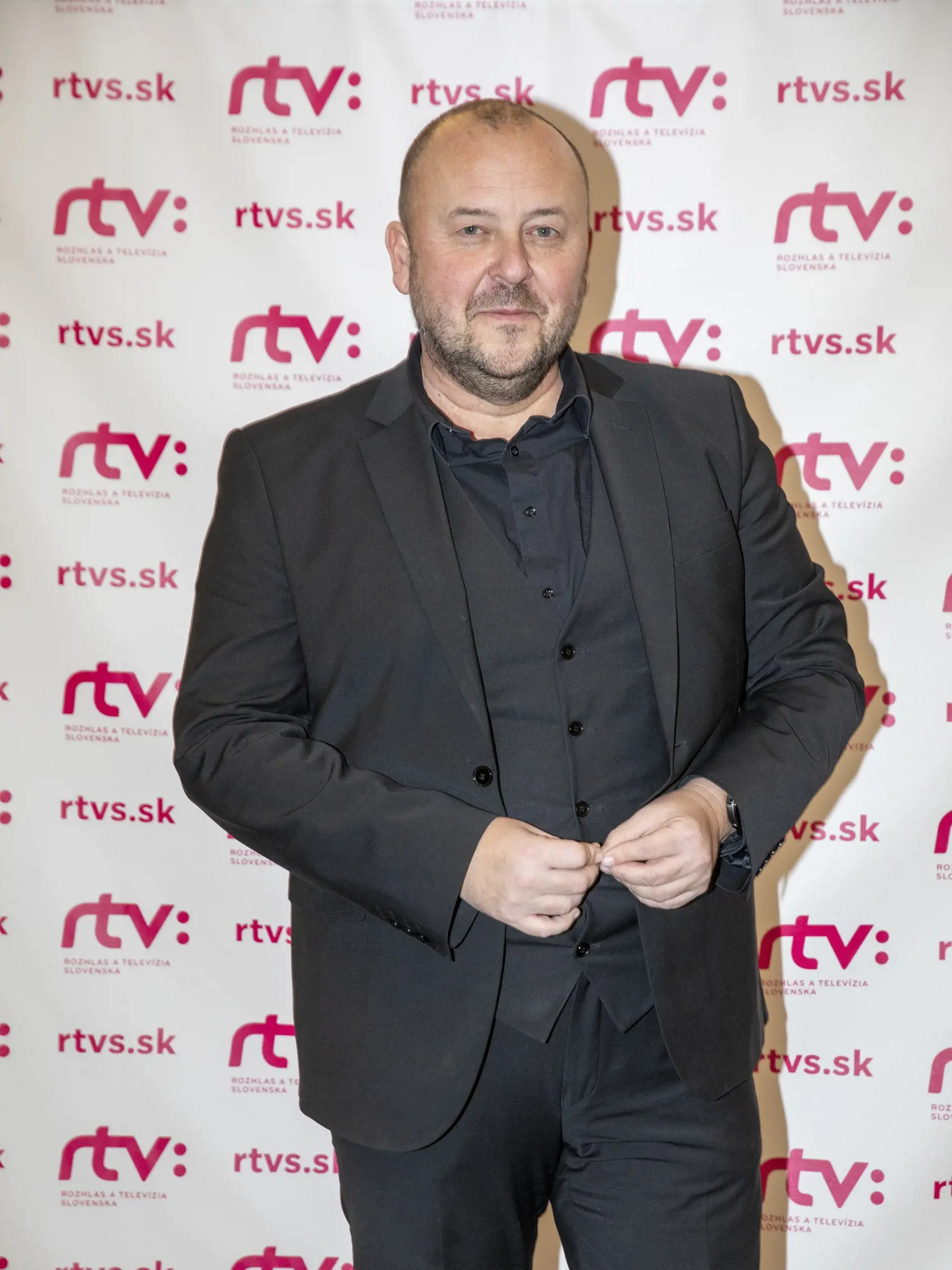 Rozhlasovú časť inštitúcie má pod palcom doterajší intendant Rádia Slovensko Roman Bomboš (53), ktorý v rozhlase pôsobí už takmer 30 rokov.