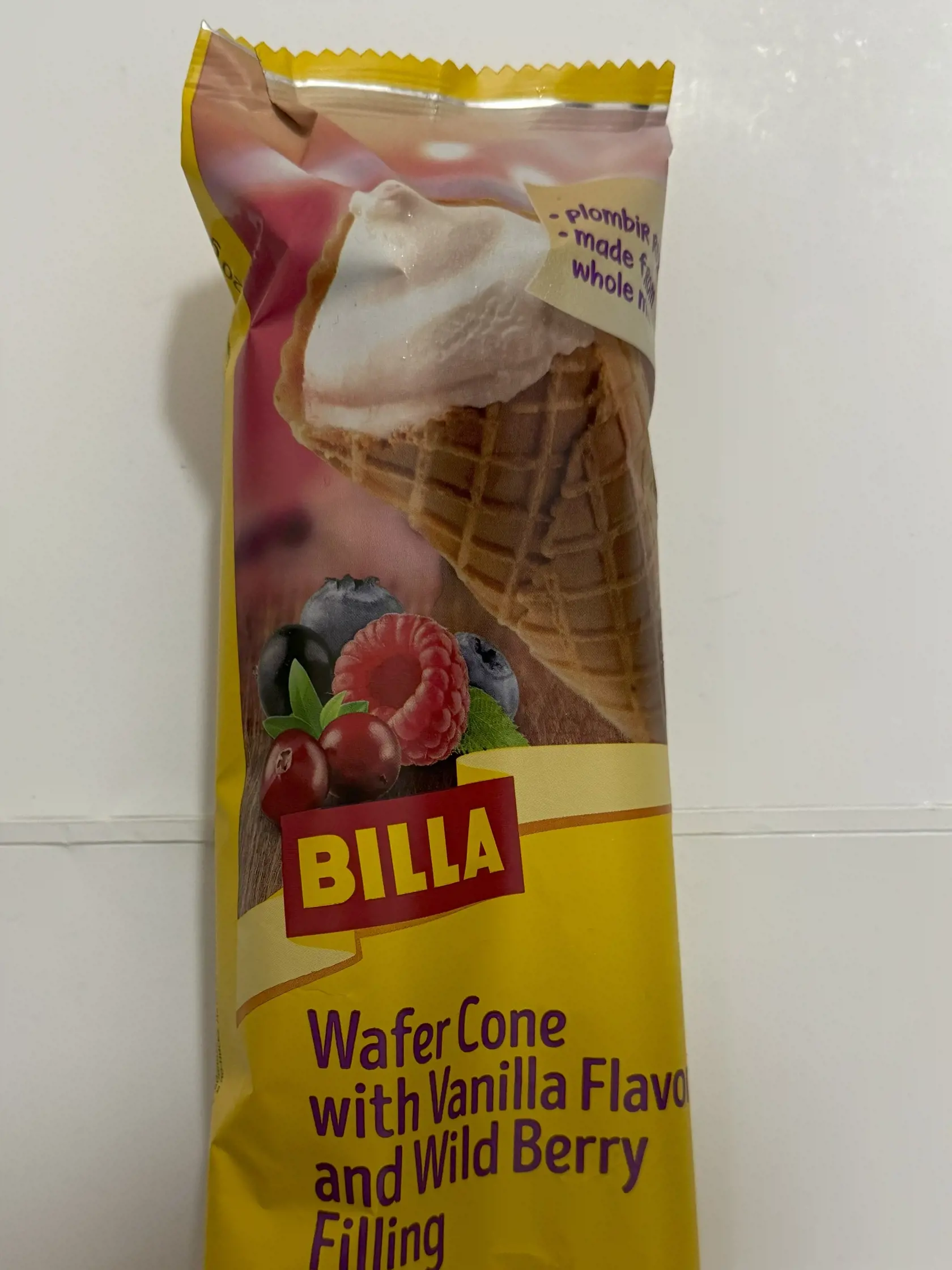 8. Billa kornútik Lesné ovocie 0,89 € = Zloženie podobné ako nanuk č. 4, v tomto nanuku sa však ešte nachádza čučoriedkové a malinové ovocné pyré a takisto aj čierne ríbezle či brusnice, čo považujem za pozitívum.