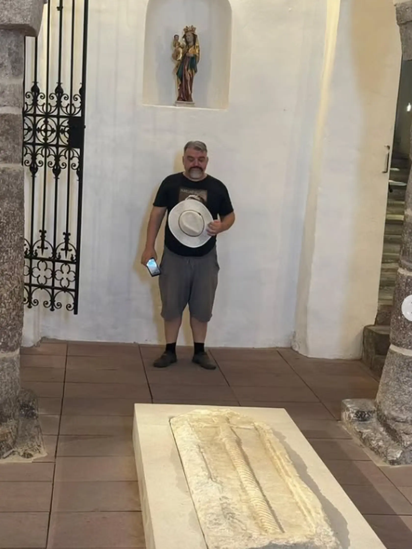 Eduard Chmelár si užíva leto po boku svojej partnerky Diany Štrofovej.