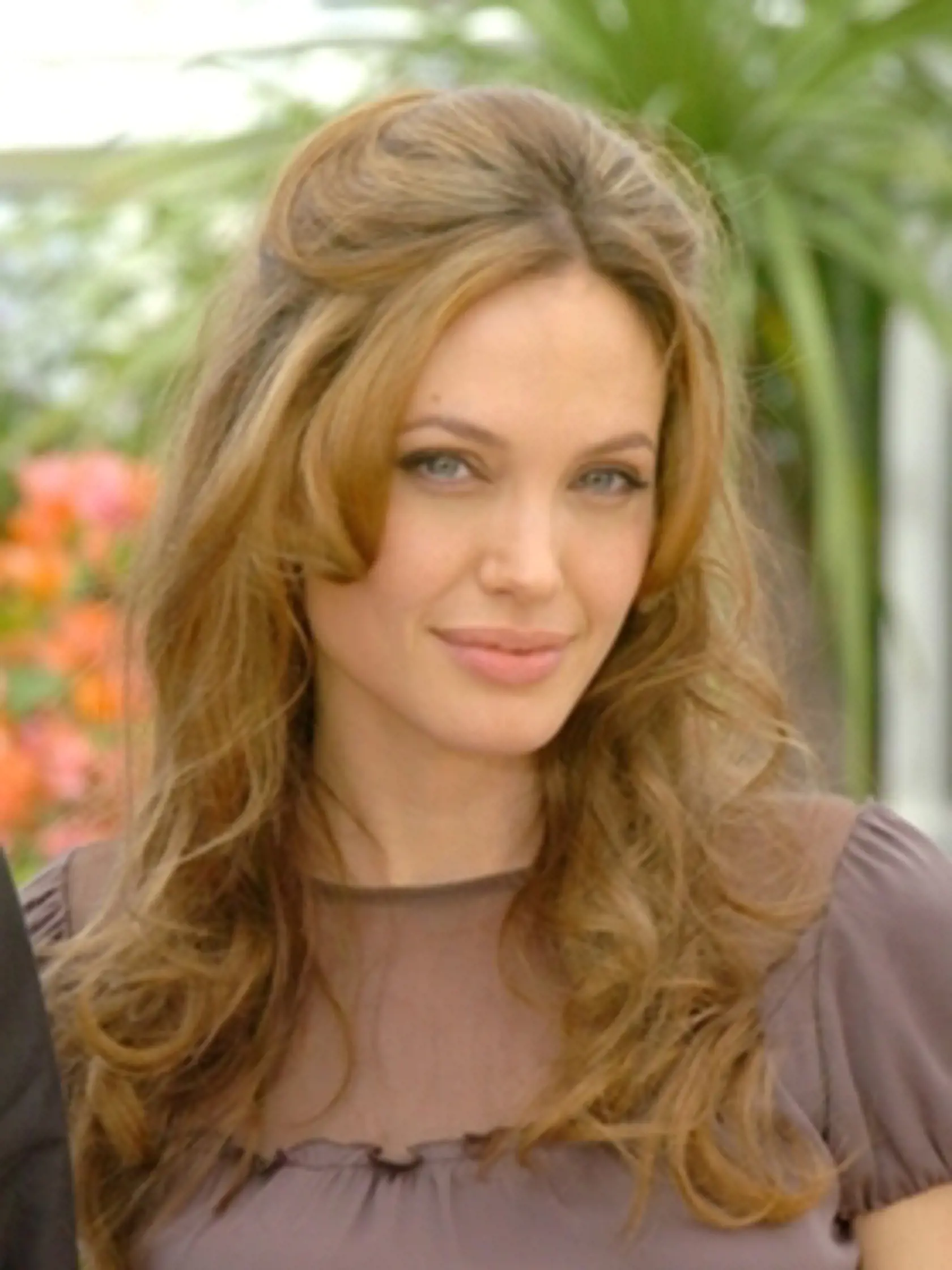 Angelina Jolie je dôkazom toho, že kaviár je nielen obľúbená delikatesa, ale aj vhodný kozmetický prípravok.