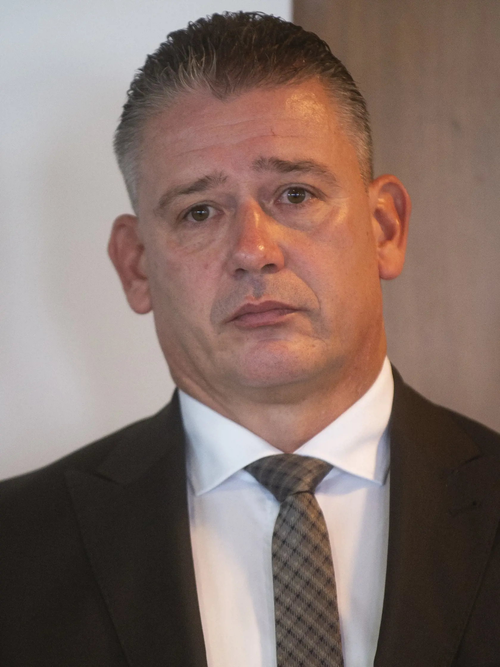 O reakciu k medializovanému prípade sme poprosili aj ministra vnútra SR Romana Mikulca. "Malosť toho a snahu o zviditeľnenie sa svedčí o tom človeku, ktorý prepis konverzácie do médií poskytol. Nastáva zároveň otázka: Za akým účelom? Údajné súkromné komunikácie nebudeme bližšie komentovať. Nebudeme poskytovať ďalší priestor na medializáciu osobe, ktorá ich do médií poskytla," odpísala nám hovorkyňa rezortu vnútra Zuzana Eliášová.