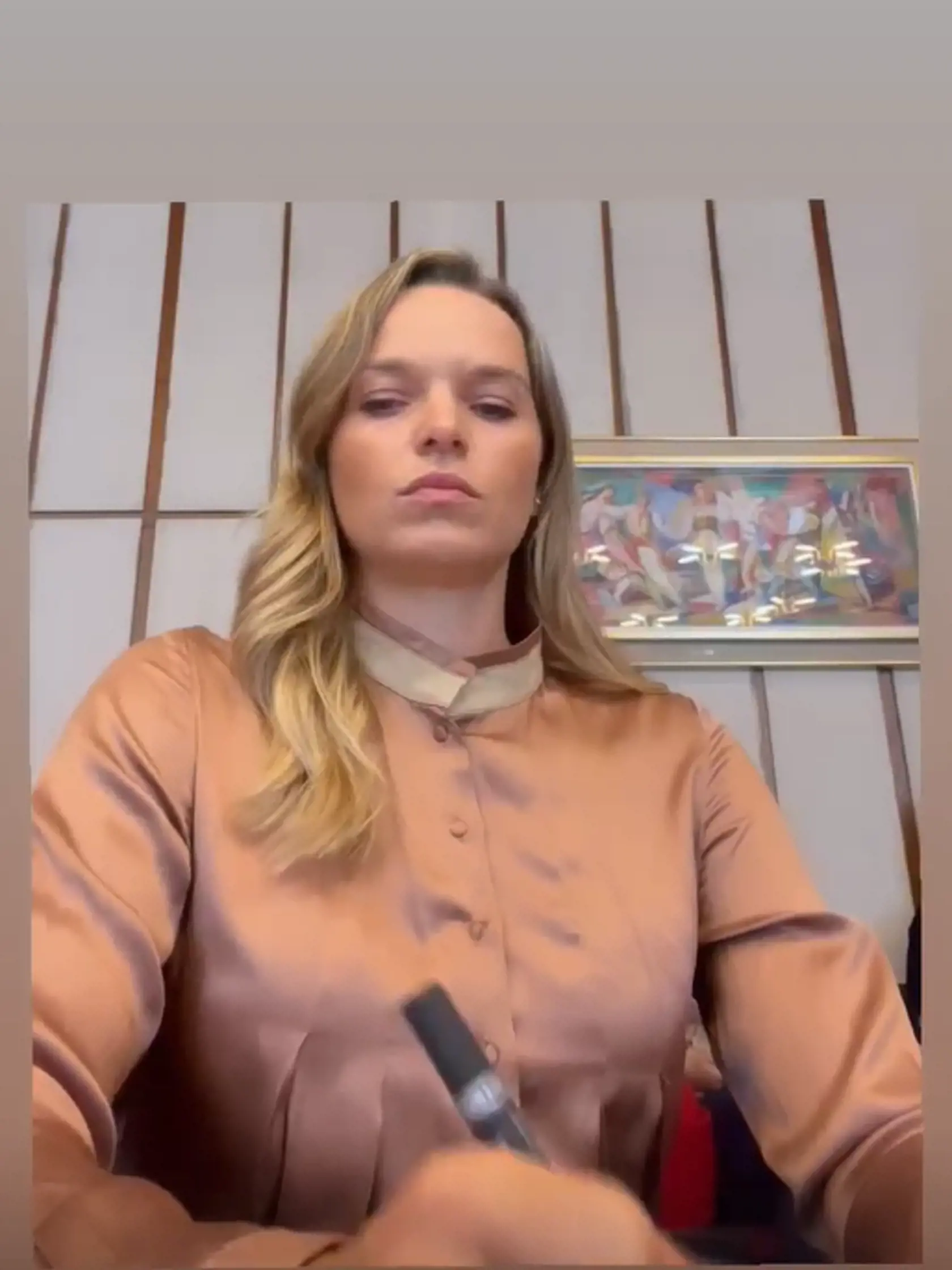 Romana Tabak natočila, ako kritizuje premiéra Hegera na výbore pre európske záležitosti. 