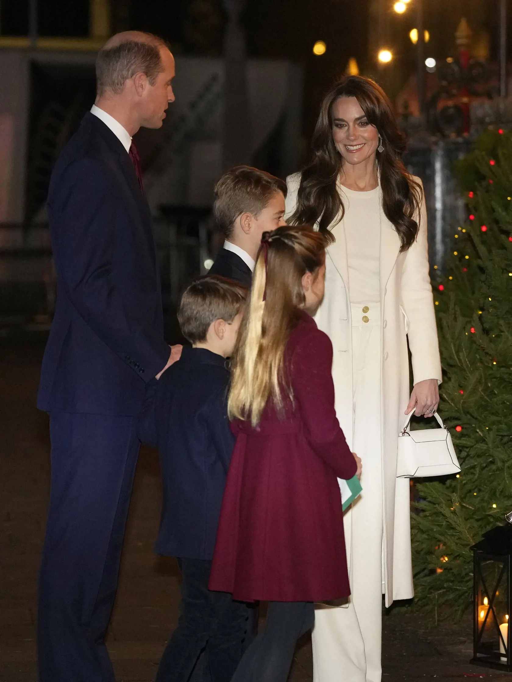 Rodičia Kate a William so svojimi deťmi