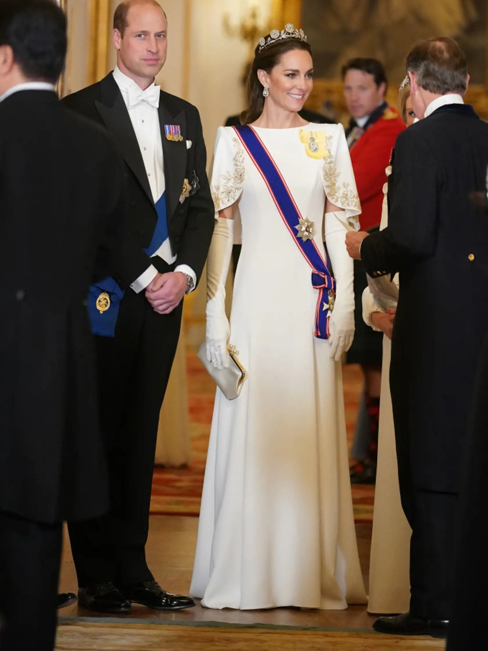 Princezná Kate na bankete očarila v bielej róbe. Tieto šaty už mala v minulosti na sebe.