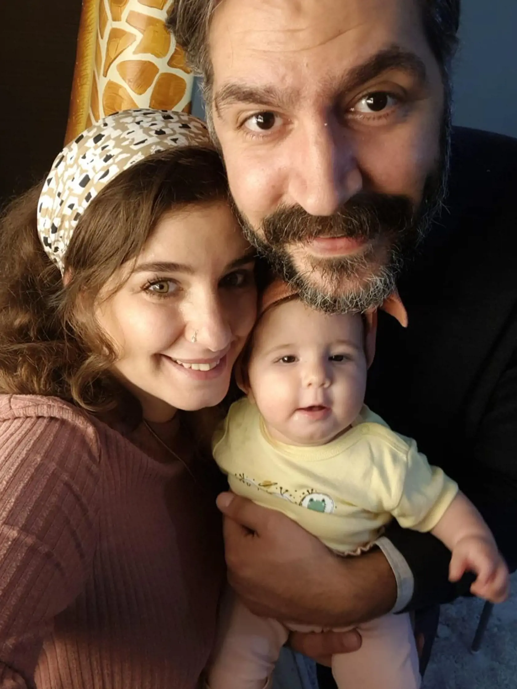 Nihan so svojou skutočnou rodinou.