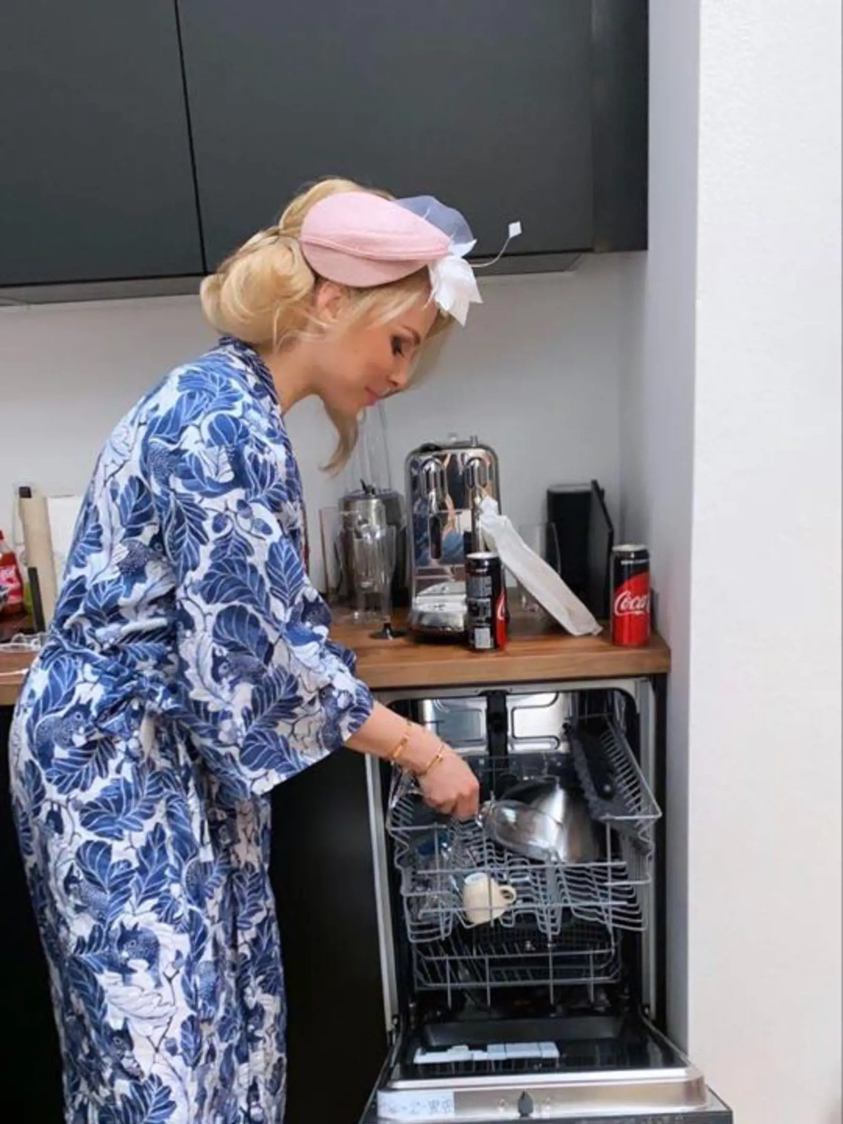 Veronika Ostrihoňová krátko pred obradom sestry.