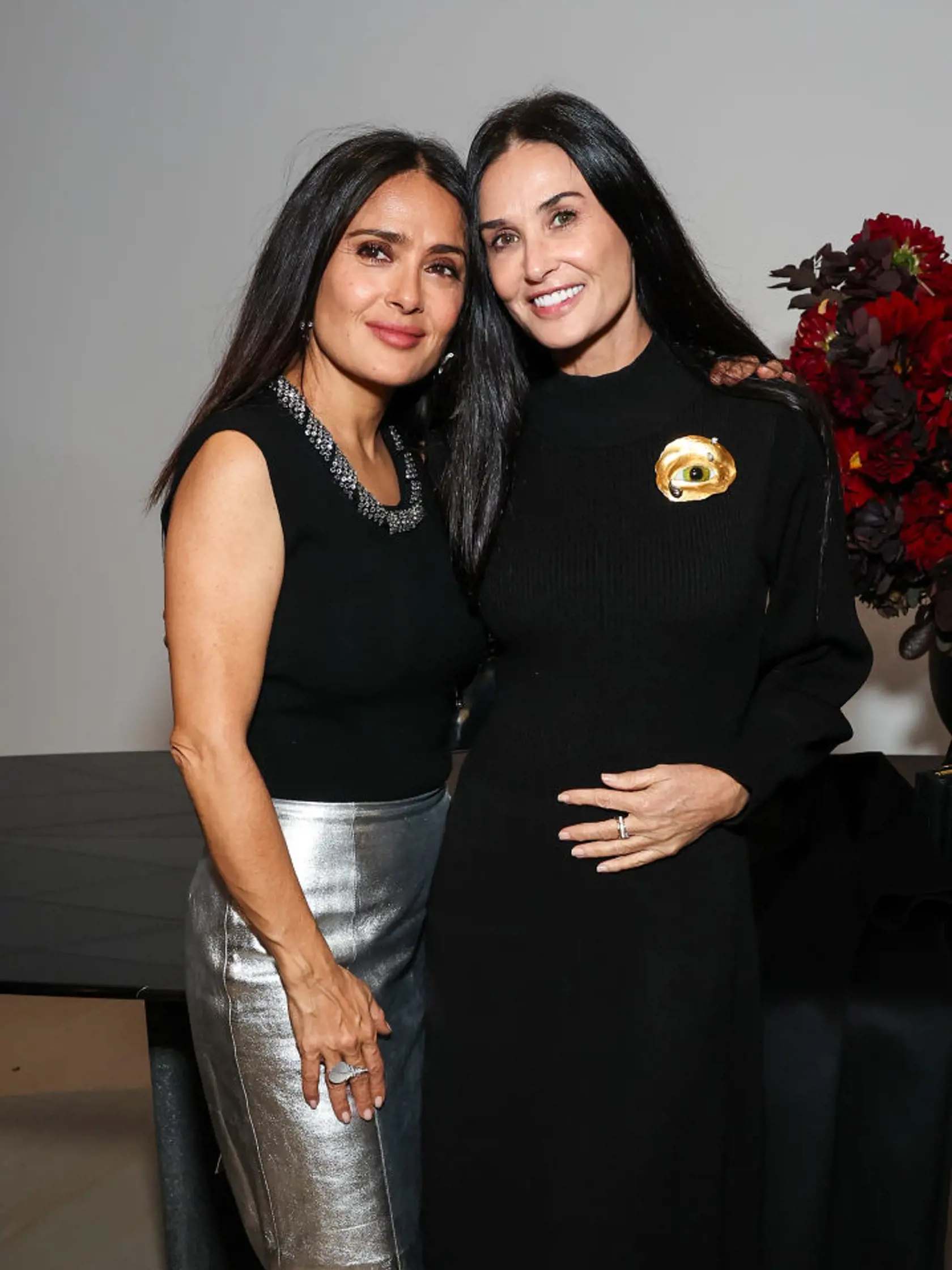 Salma Hayek a Demi Moore na akcii jej brata