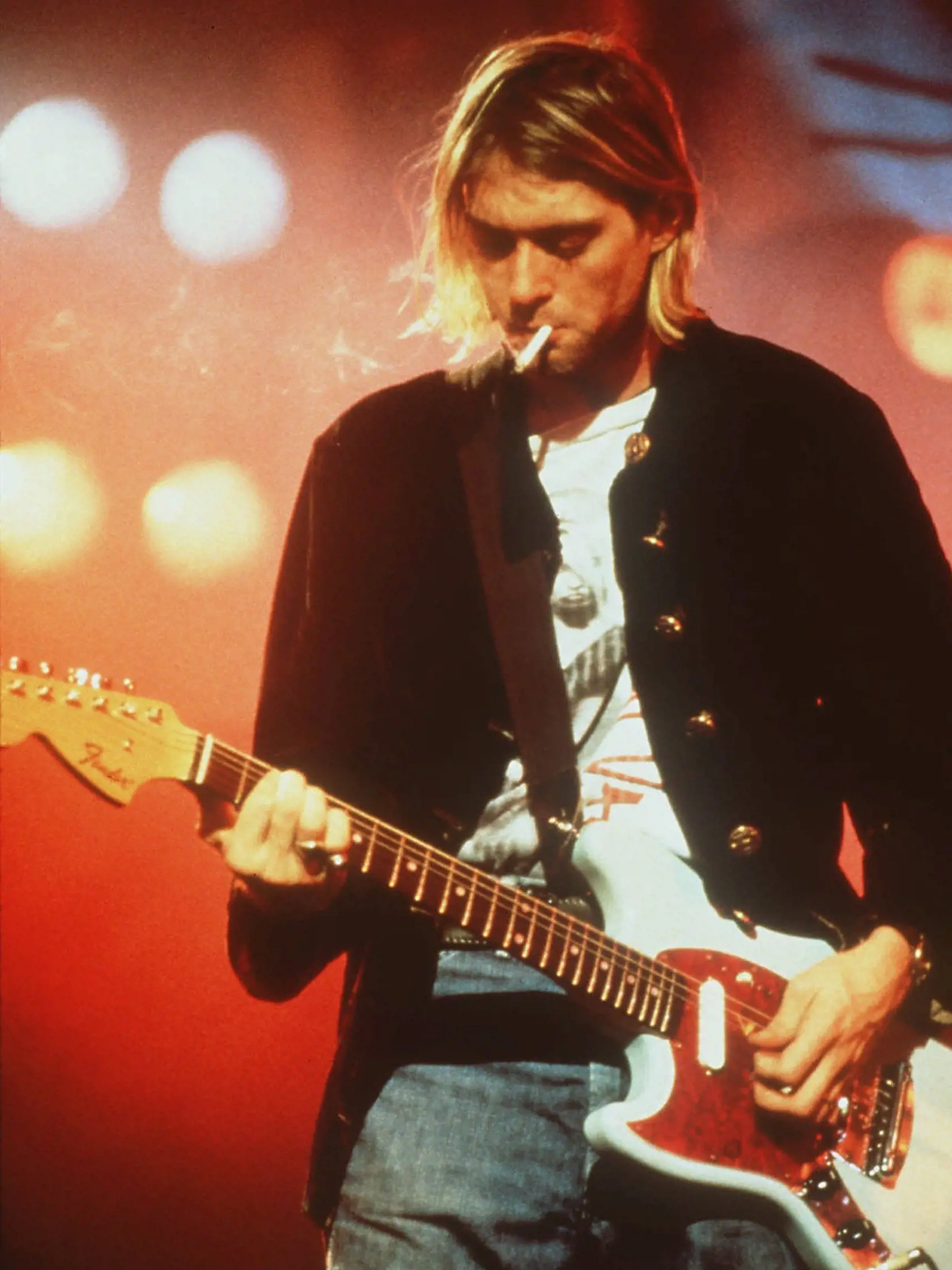 20. februára 1967 sa v Aberdeene  v americkom štáte Washington narodil spevák a gitarista americkej skupiny Nirvana Kurt Cobain, vlastným menom Kurt Donald Cobain.Túto grunge formáciu založili Kurt Cobain a basový gitarista Krist Novoselic počas roka 1987 v americkom Aberdeene.Kurt Cobain zomrel sa zastrelil 5. apríla 1994 v Seattle vo veku 27 rokov.Na nedatovanej snímke spevák a gitarista skupiny Nirvana Kurt Cobain., ktorý 8.apríla 1994 spáchal vo svojom dome v Seattli samovraždu.  Žiť rýchlo 