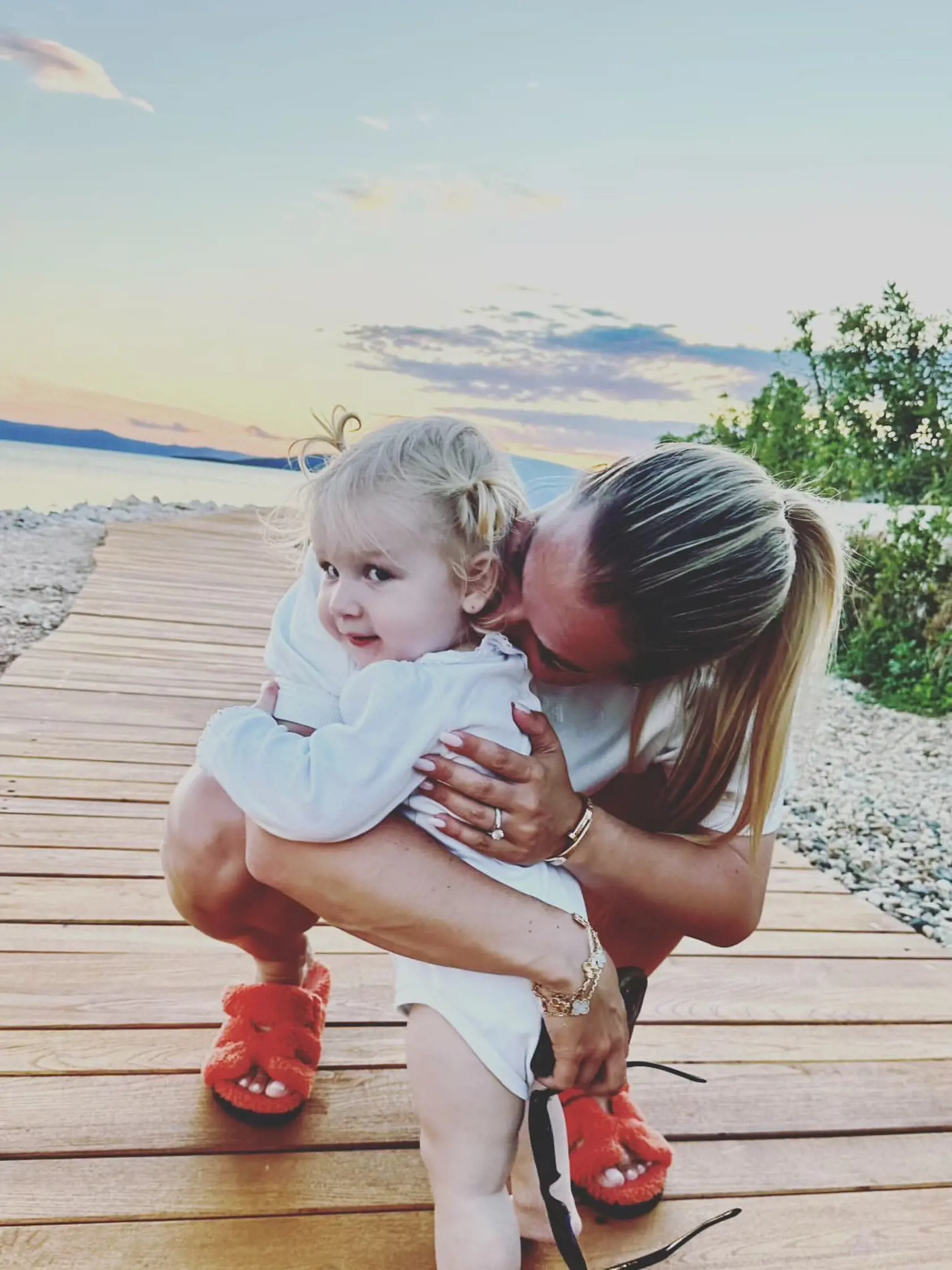 S milovanou dcérkou si užívajú v týchto dňoch dojemné chvíle v Chorvátsku.