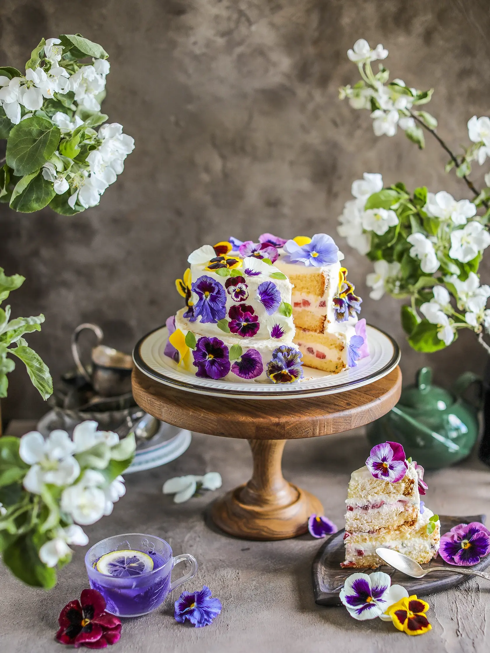 Smotanová torta s jahodami