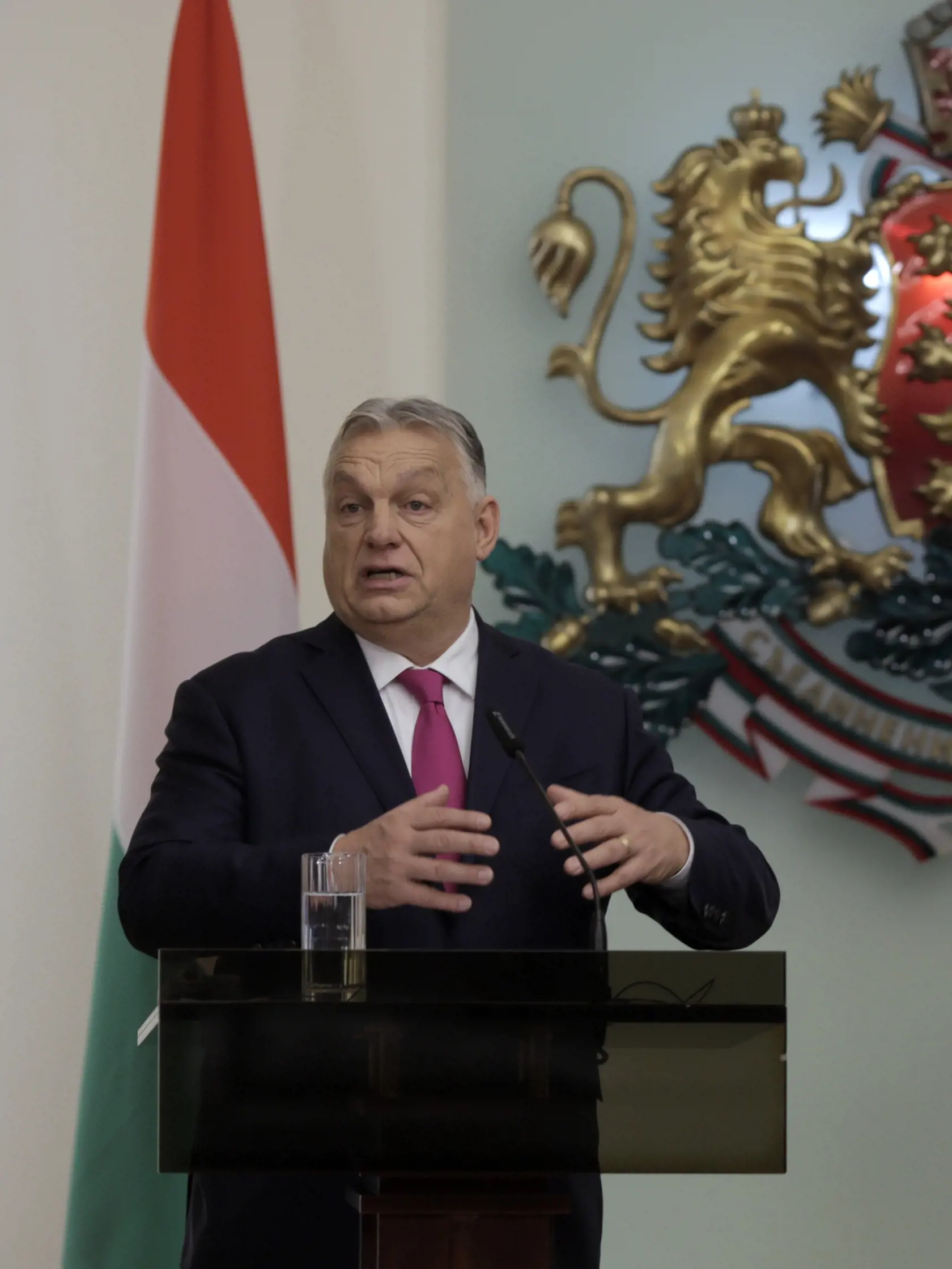 WA 53 Sofia - Maďarský premiér Viktor Orbán gestikuluje počas stretnutia s bulharským prezidentom Rumenom Radevom (nie je na snímke) v Sofii v piatok 20. decembra 2024. FOTO TASR/AP  

Hungary's Prime Minister Viktor Orban speaks during his visit at Bulgarian presidency in Sofia on Friday, Dec. 20, 2024. (AP Photo/Valentina Petrova)