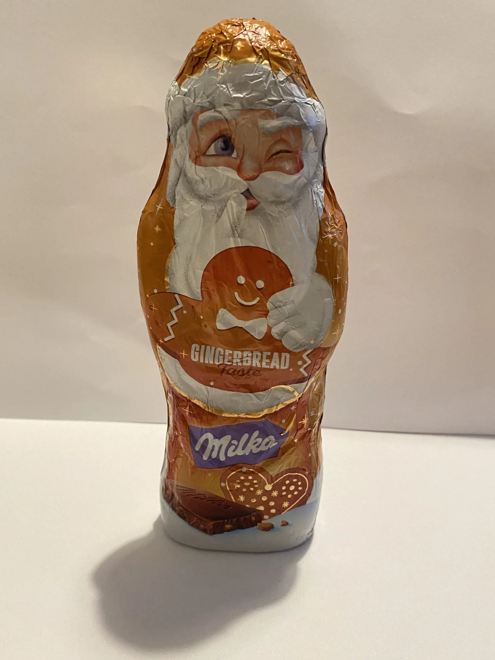 Milka Mikuláš – perník: 3,39€
Výrobca sľubuje lahodnú perníkovú chuť, ktorá je dosiahnutá pridaním korenín ako klinčeky, zázvor, muškátový oriešok, kardamón a škorica. Okrem týchto prísad ide o figúrku, ktorá má podobné zloženie ako ostatné.