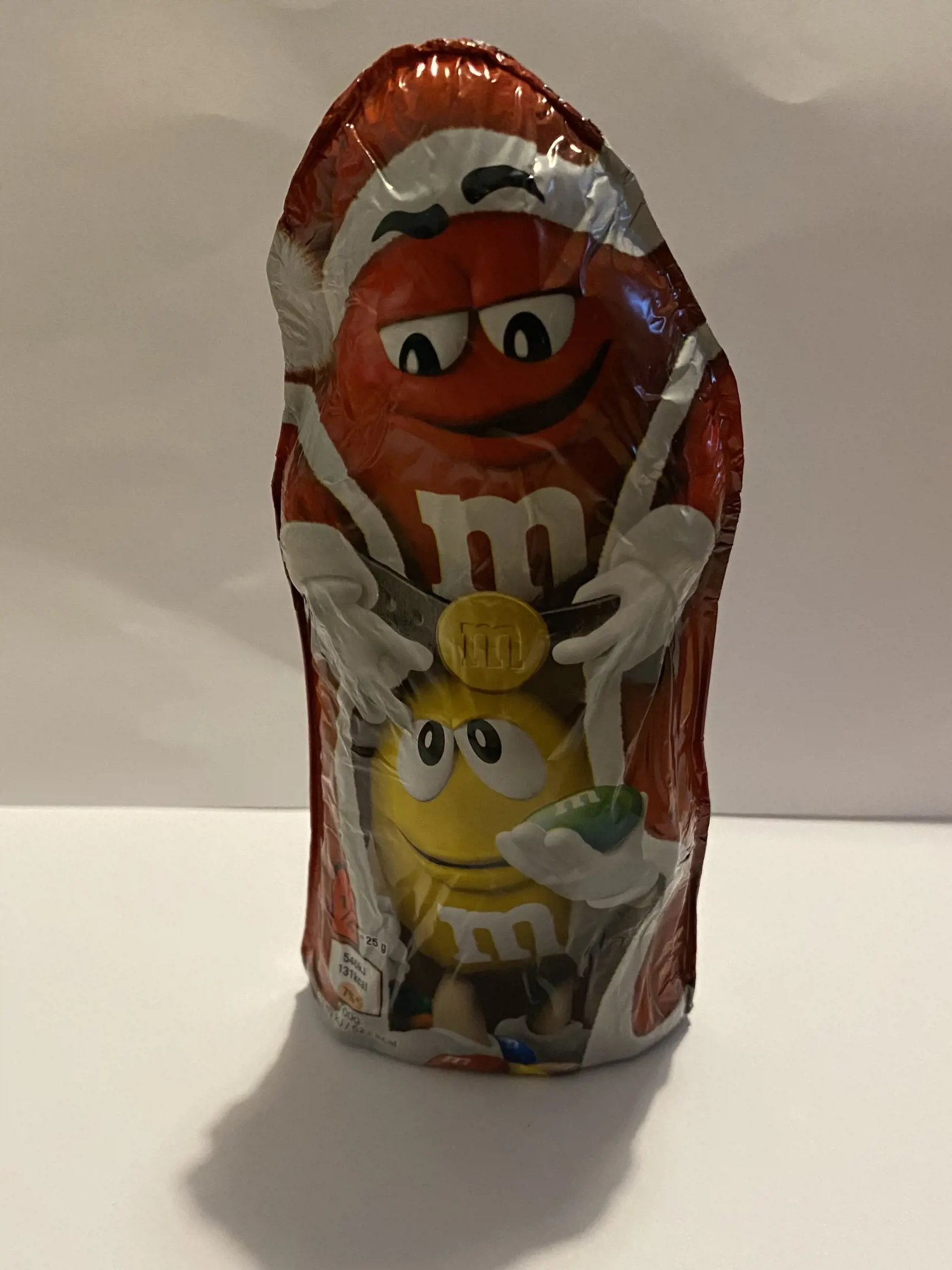 Figúrka M&Ms: 2,89€ V TESTE DOPADOL NAJHORŠIE 
Toto by nemala byť prvá voľba. Obsahuje viac škodlivých farbív, ako E133 - brilantná modrá. Je to jasne modré syntetické farbivo. Údajne môže spôsobiť astmu, žihľavku a iné alergické reakcie.