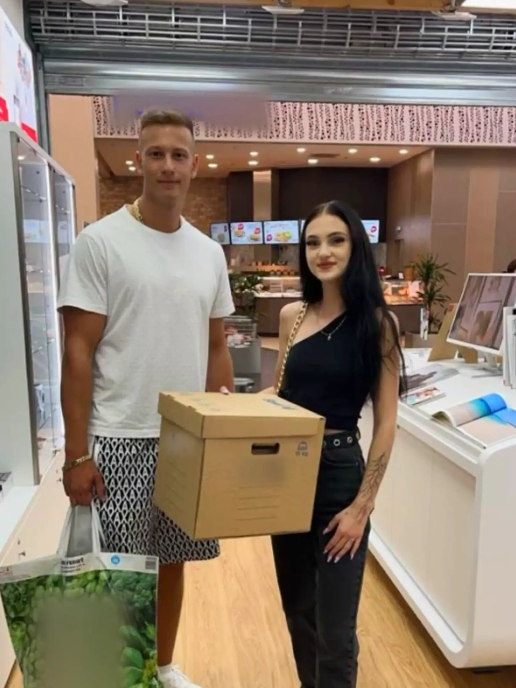 Azrin bývalý Emil.