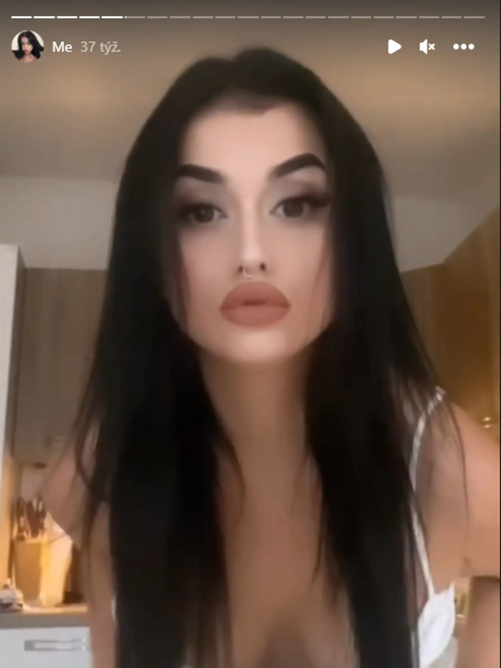 Azra má na sociálnej sieti poriadne odvážne zábery.