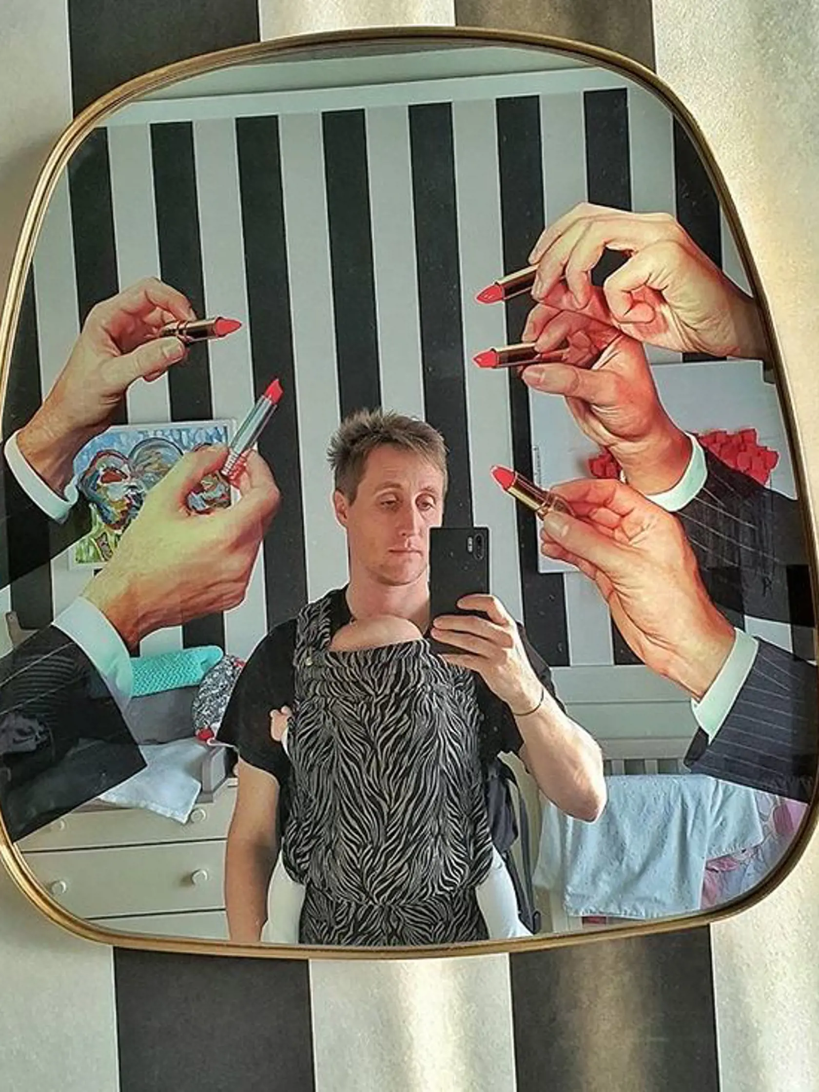 Dcérka Veroniky Ostrihoňovej a Sajfu zatiaľ veľmi svoju izbičku nevyužíva, ale má ju pripravenú. Výrazná tapeta je neprehliadnuteľná.