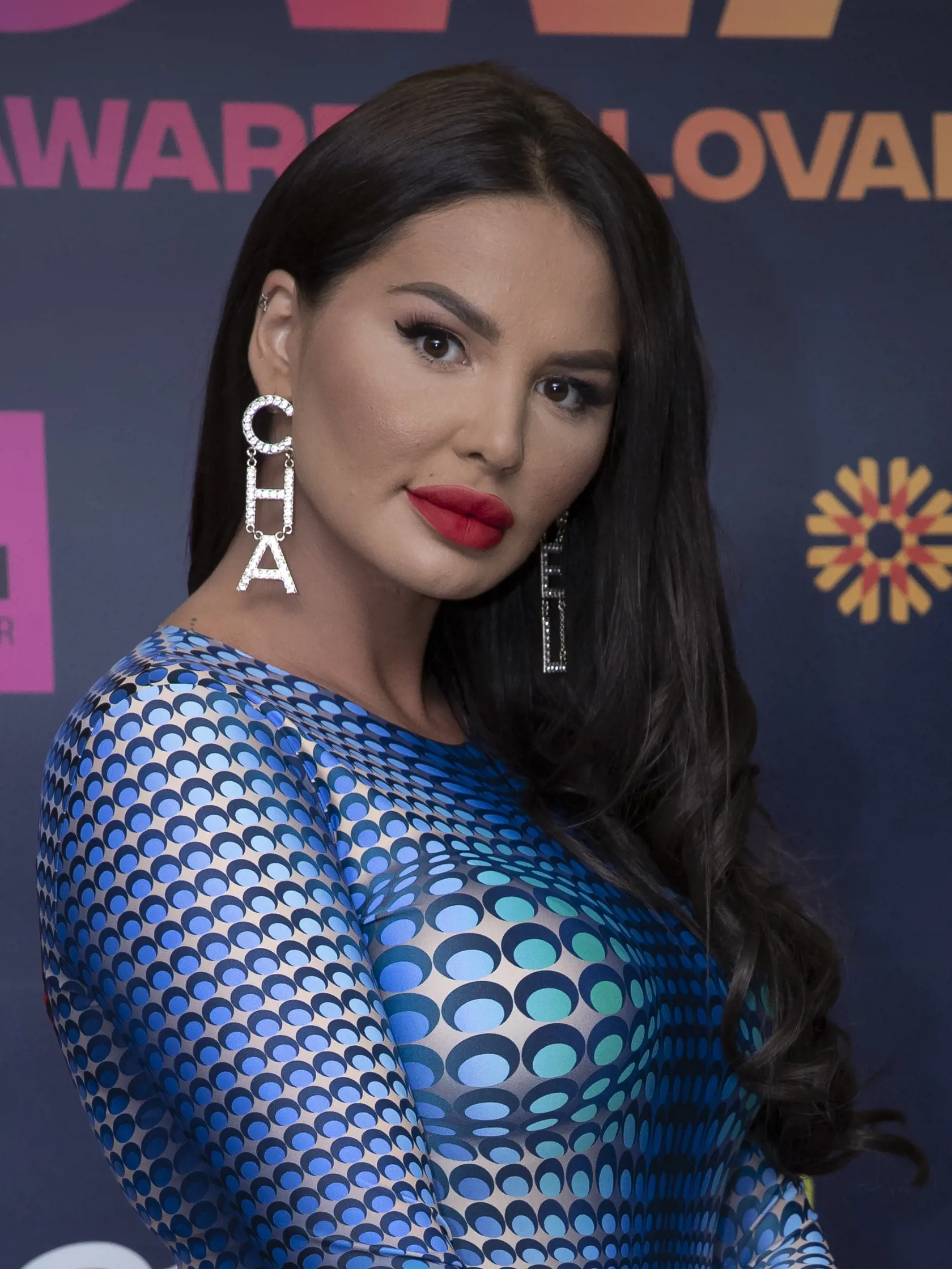 Zuzana Plačková sa ukázala naživo prvýkrát po plastike tváre. Doteraz ju fanúšikovia videli iba na Instagrame. Na sebe mala overal, ktorý promuje Khloé Kardashian a je z kolekcie Channels 'Avatar.