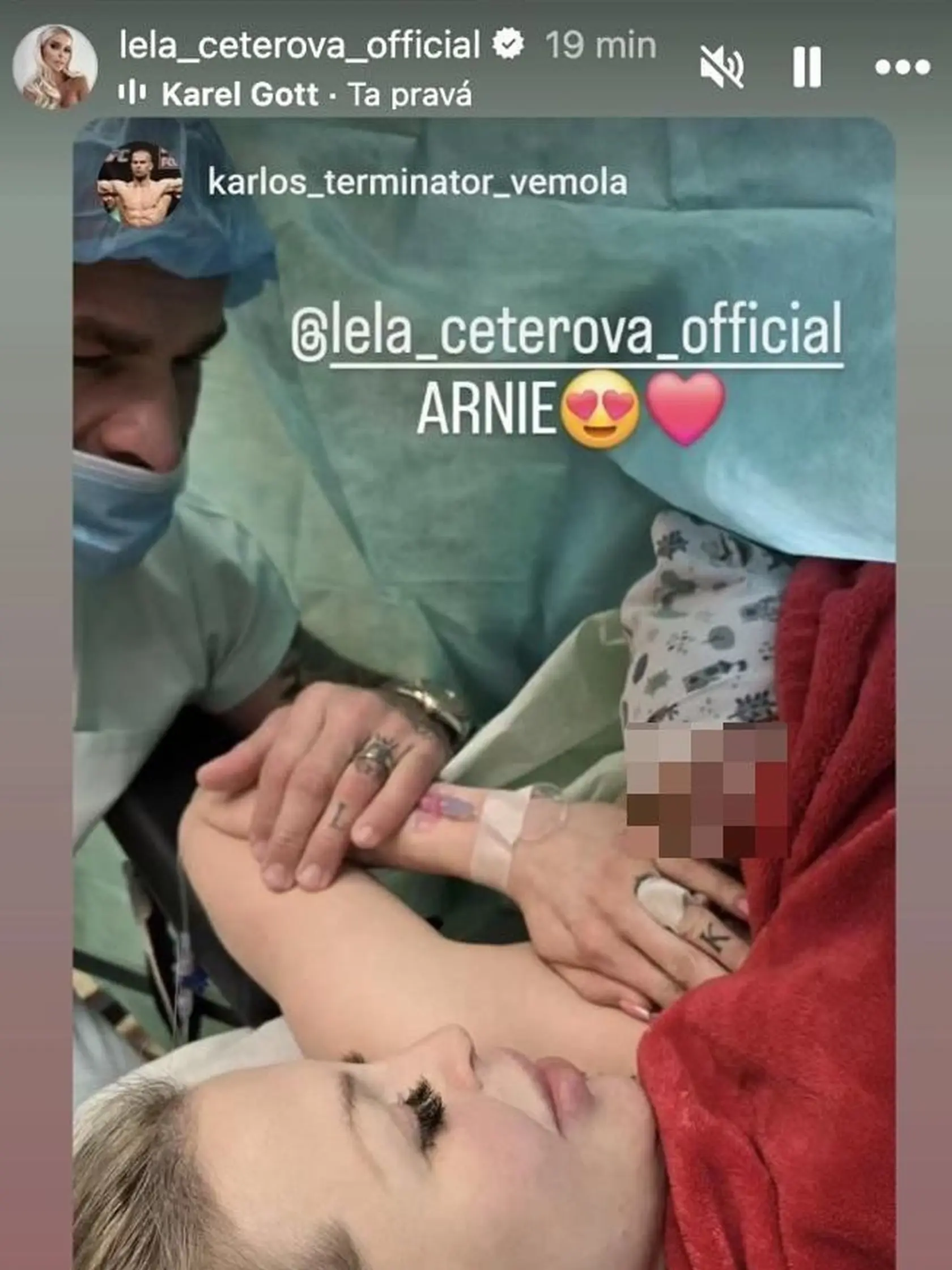 Lela porodila tretie dieťa. Chlapec dostal meno Arnold.