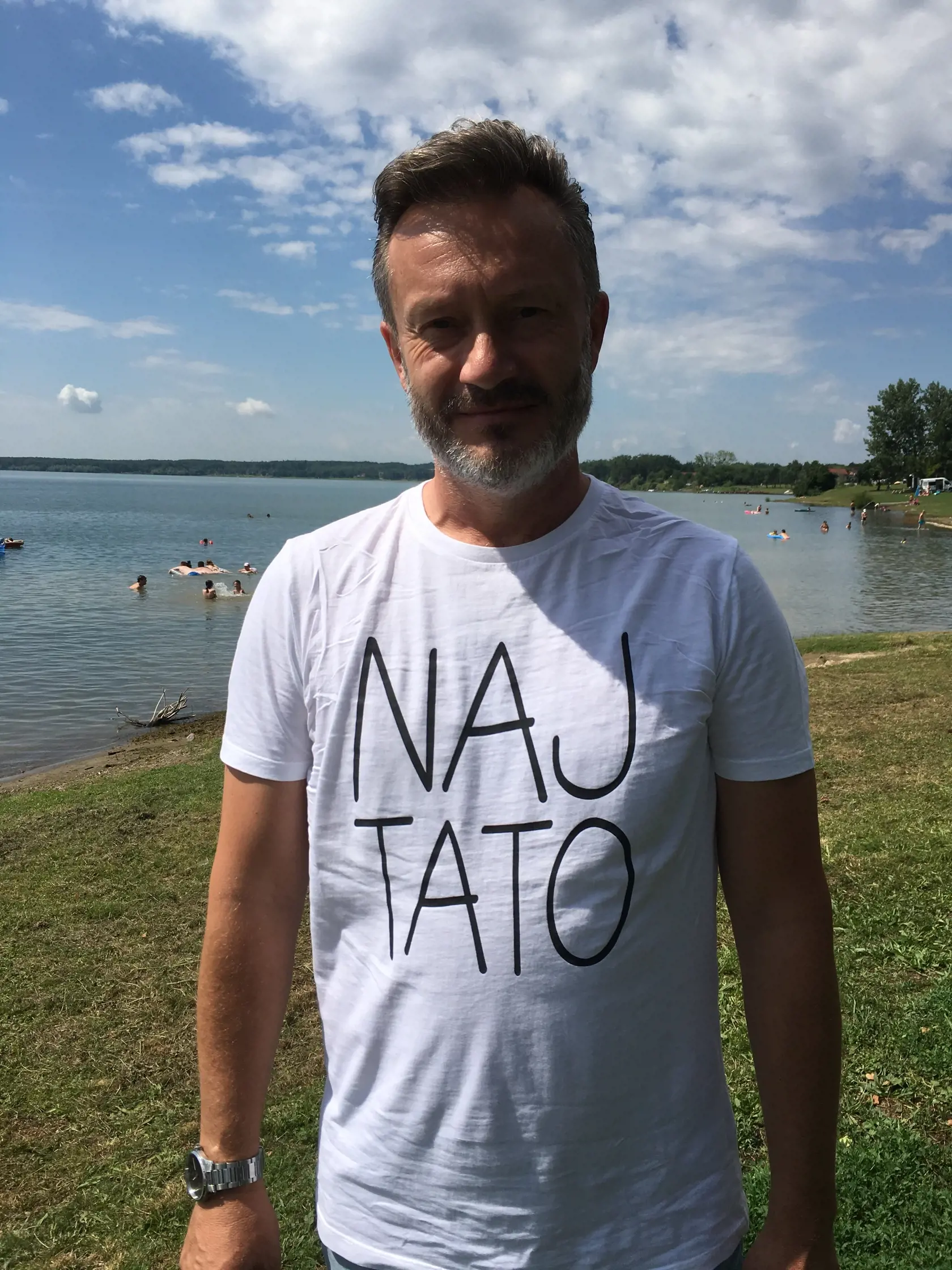 Pavol (51), pricestoval na  východ z  Myjavy, zároveň si spolu s manželkou a synom pozreli aj iné lokality, mestá a kultúrne pamiatky. Nákazy sa neobáva.