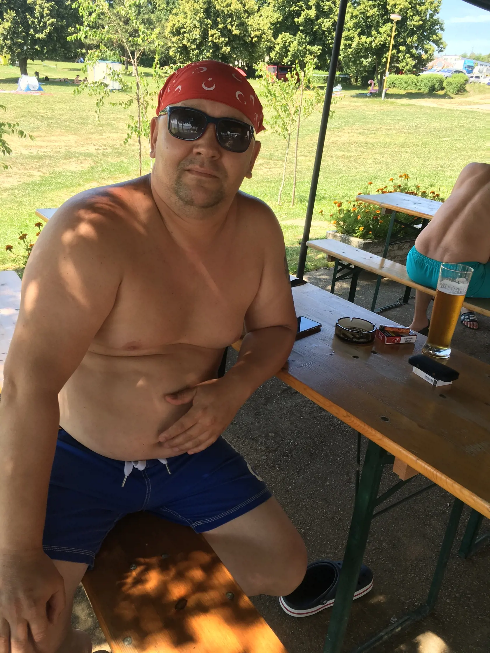 Maroš (46), Michalovce: "Vôbec nákazu neriešim. Rúška nosím pri sebe a manželka zasa dezinfekciu."