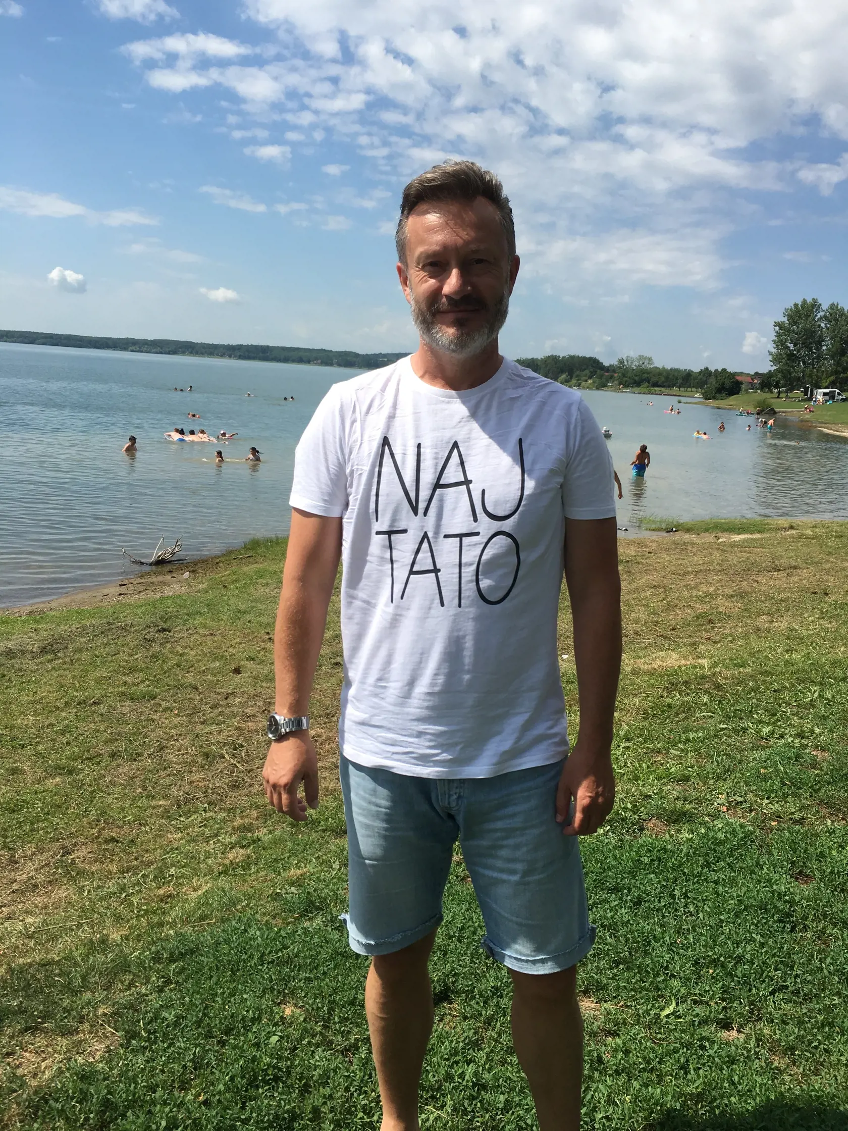 Pavol (51), pricestoval na  východ z  Myjavy, zároveň si spolu s manželkou a synom pozreli aj iné lokality, mestá a kultúrne pamiatky. Nákazy sa neobáva.