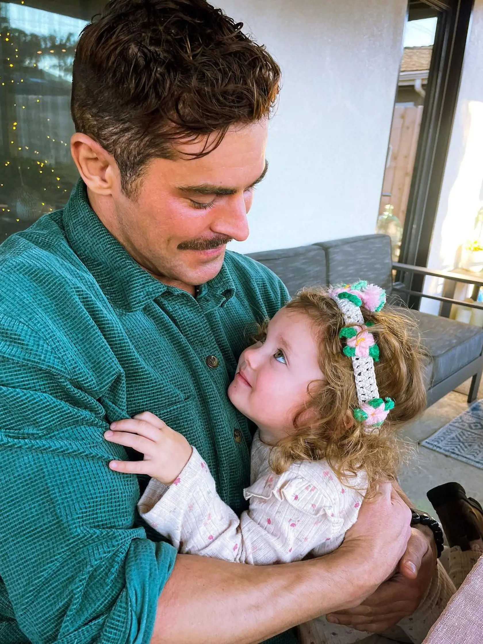 Zac Effron so sestrou Oliviou. Jej bude už navždy patriť Zacove srdce. Rovnako ako Dylanove.
