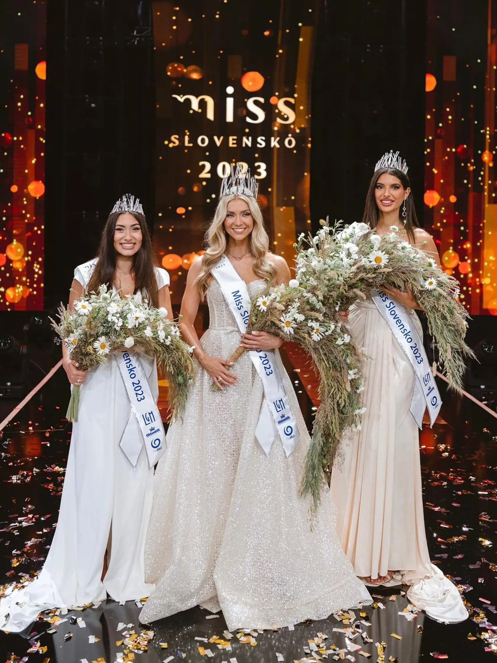Korunky krásy sú rozdané!✨
Miss Slovensko 2023- Daniela Vojtasová, I. vicemiss 2023- Petra Siváková, II. vicemiss 2023- Sonja Kopčanová