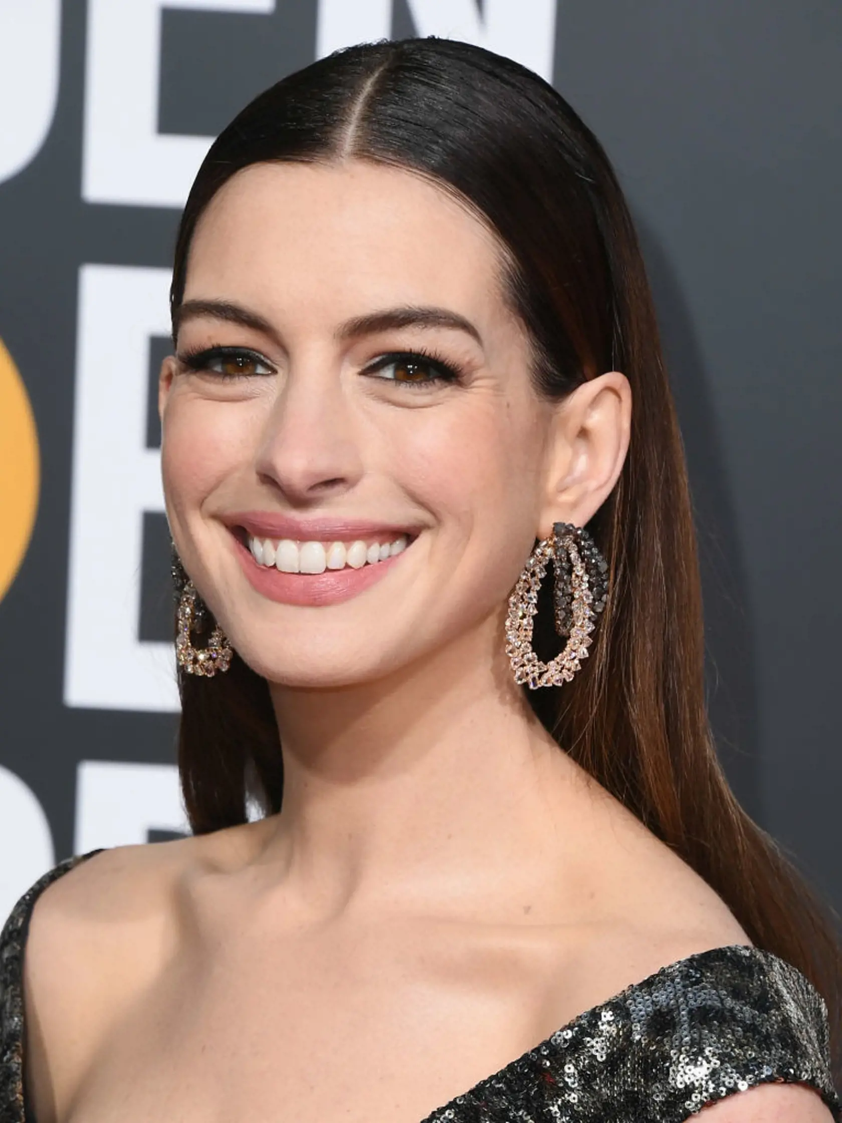 BEVERLY HILLS, CA - JANUARY 06:  Anne Hathaway attends the 76th Annual Golden Globe Awards at The Beverly Hilton Hotel on January 6, 2019 in Beverly Hills, California.  (Photo by Jon Kopaloff/Getty Images)
