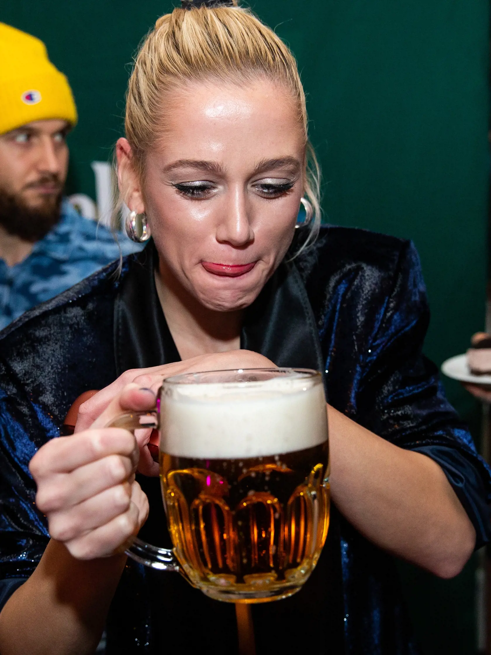 Hmmm, orosené... Emme zjavne zlatý mok chutil.
