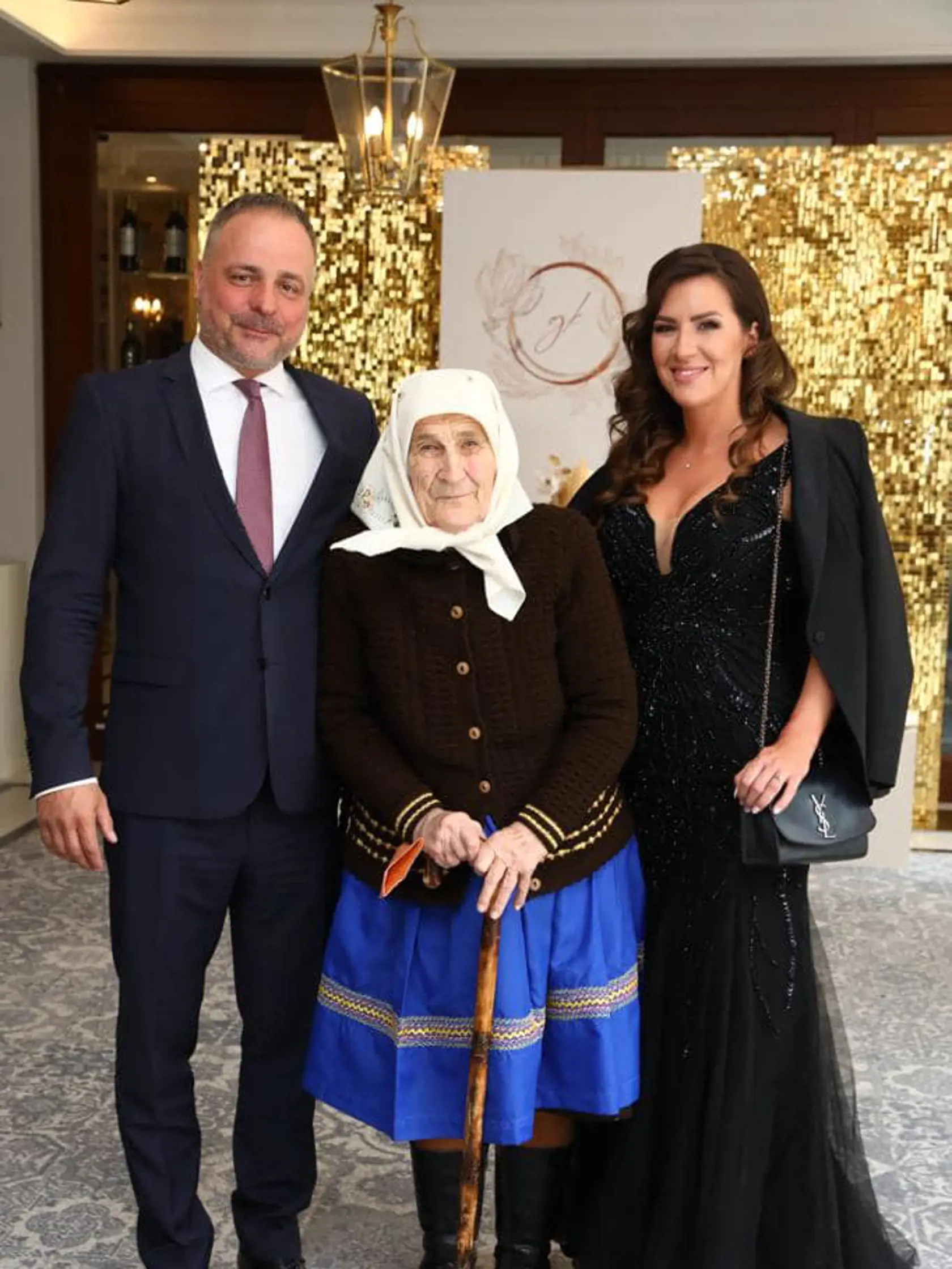 Juraj Droba so snúbenicou Miroslavou Valovičovou a starkou Gabiky Drobovej