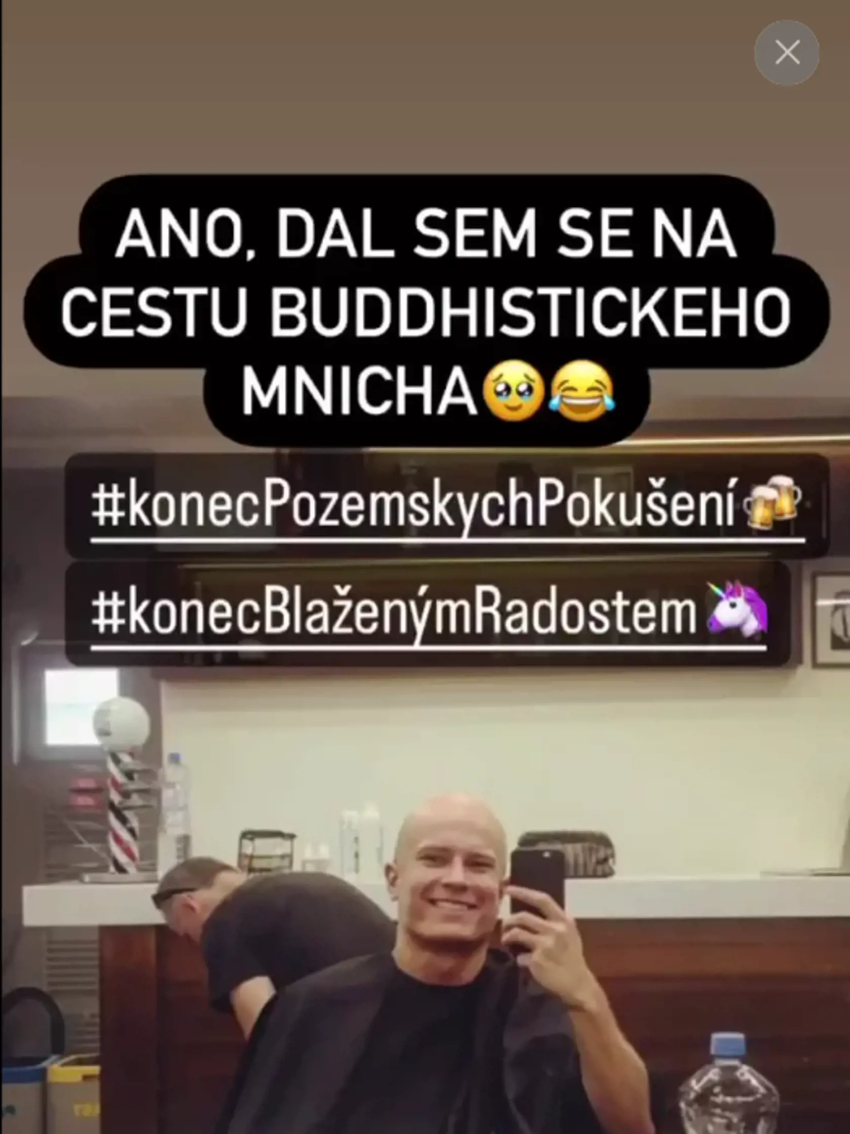 Miro Šmajda si musel vyholiť hlavu.