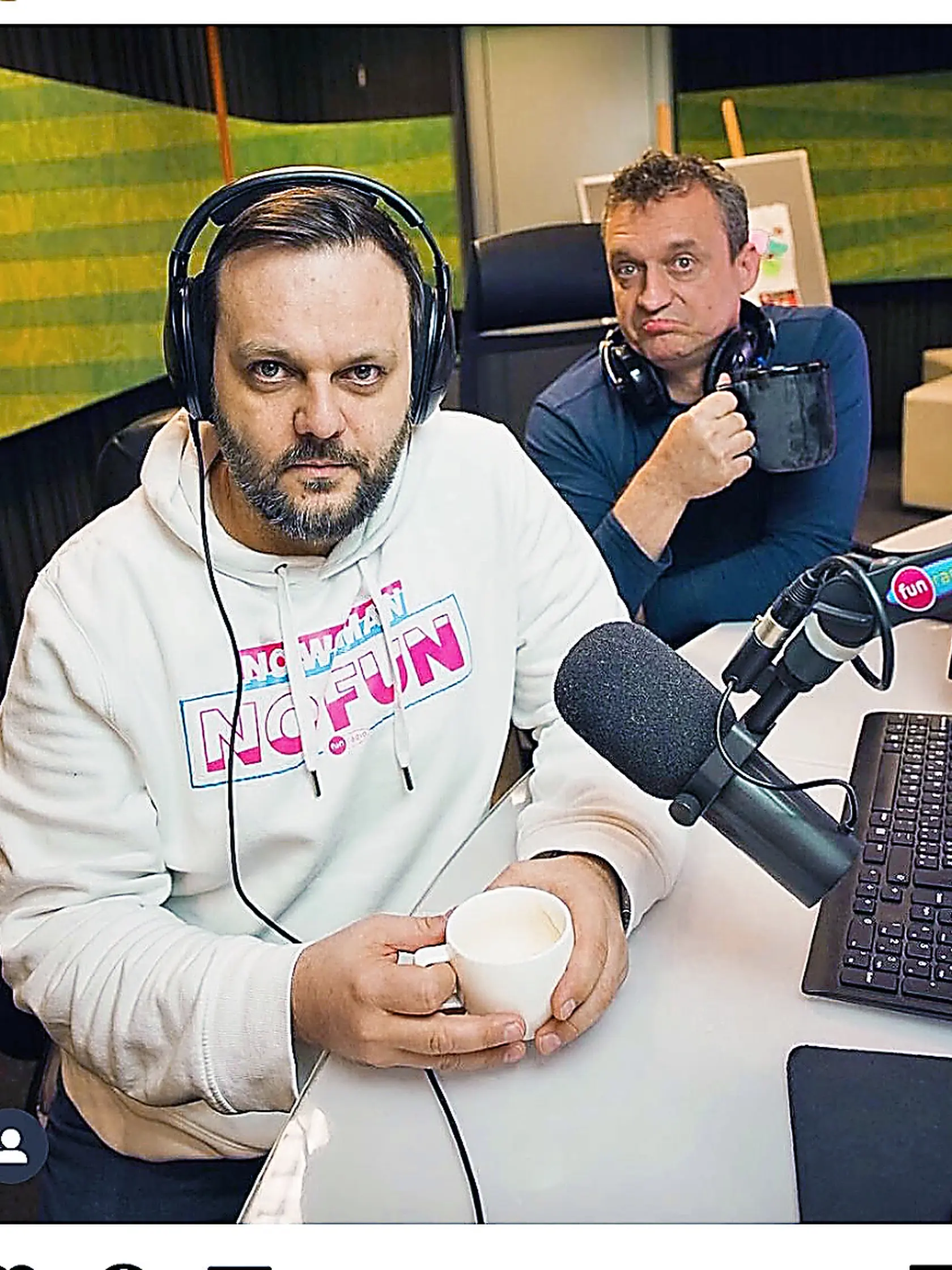 Moderátor je dlhoročnou tvárou rádia. 