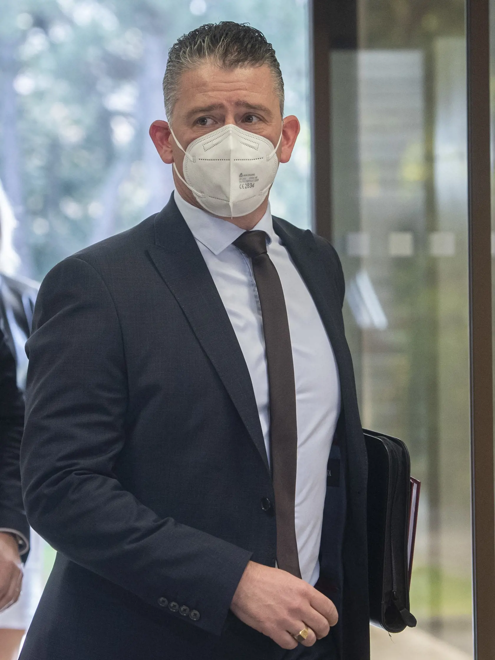 Na snímke minister vnútra SR Roman Mikulec (OĽaNO) prichádza na 5. rokovanie vlády Slovenskej republiky v Bratislave 28. apríla 2021. FOTO TASR - Martin Baumann