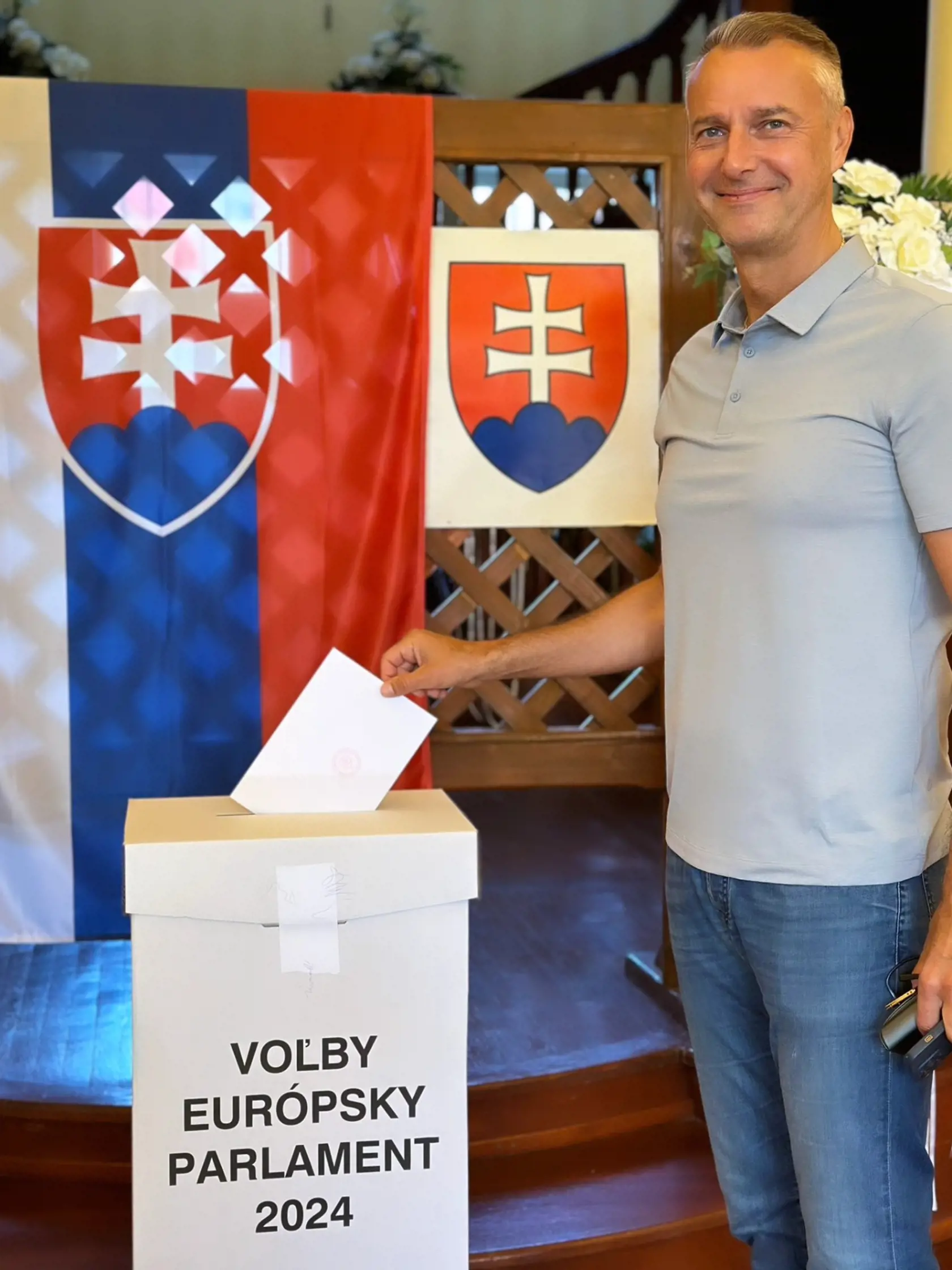 V Košiciach, dokonca medzi prvými hlasoval aj Richard Raši. "Nájdite si prosím aj vy dnes pár minút a podporte hlas zdravého rozumu v Európskom parlamente. Ja som to spravil medzi prvými," napísal minister investícií.