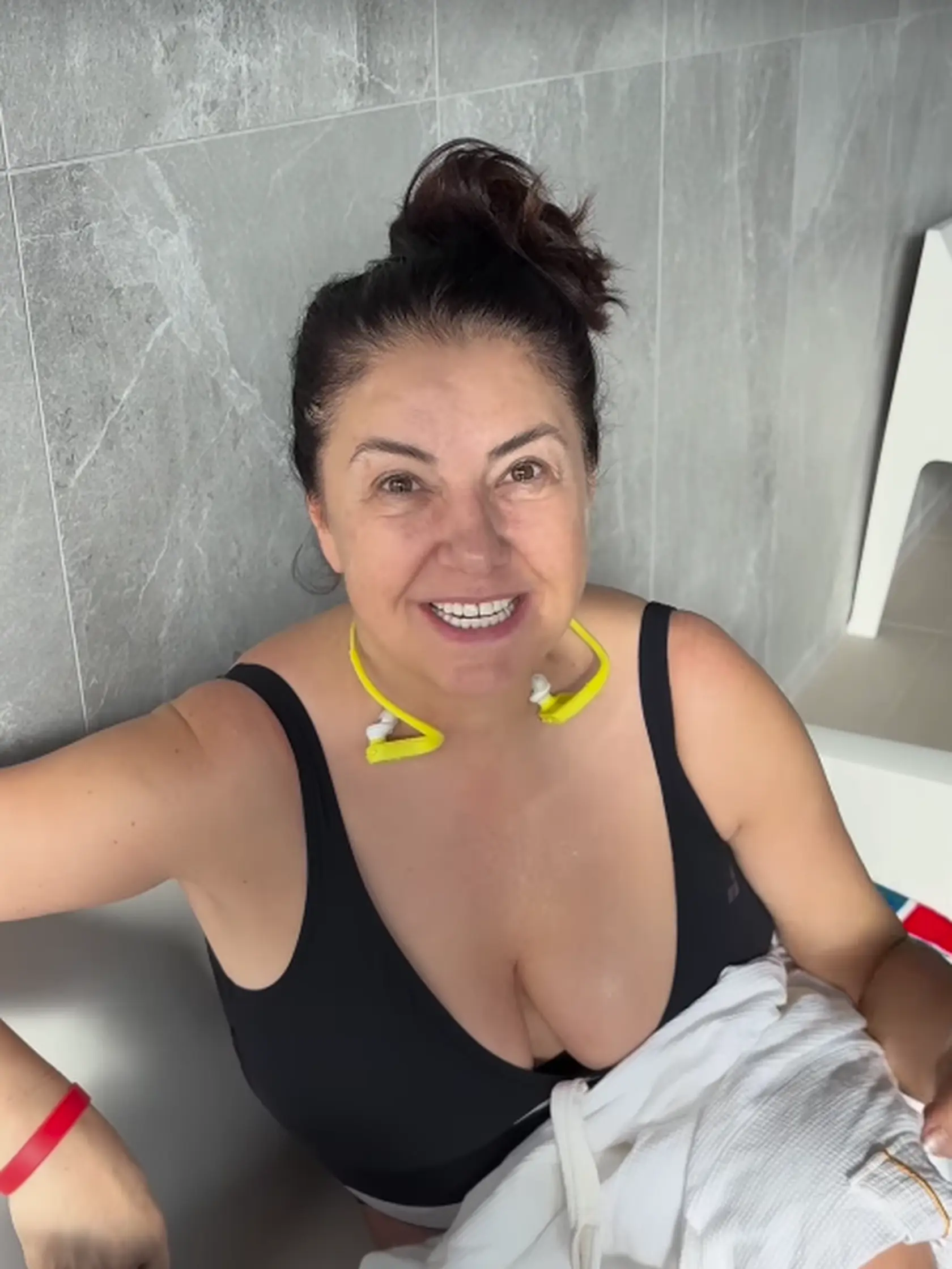 Iveta Malachovská sa fanúšikom ukázala v plavkách. Wau, ona že bude mať 60 rokov?