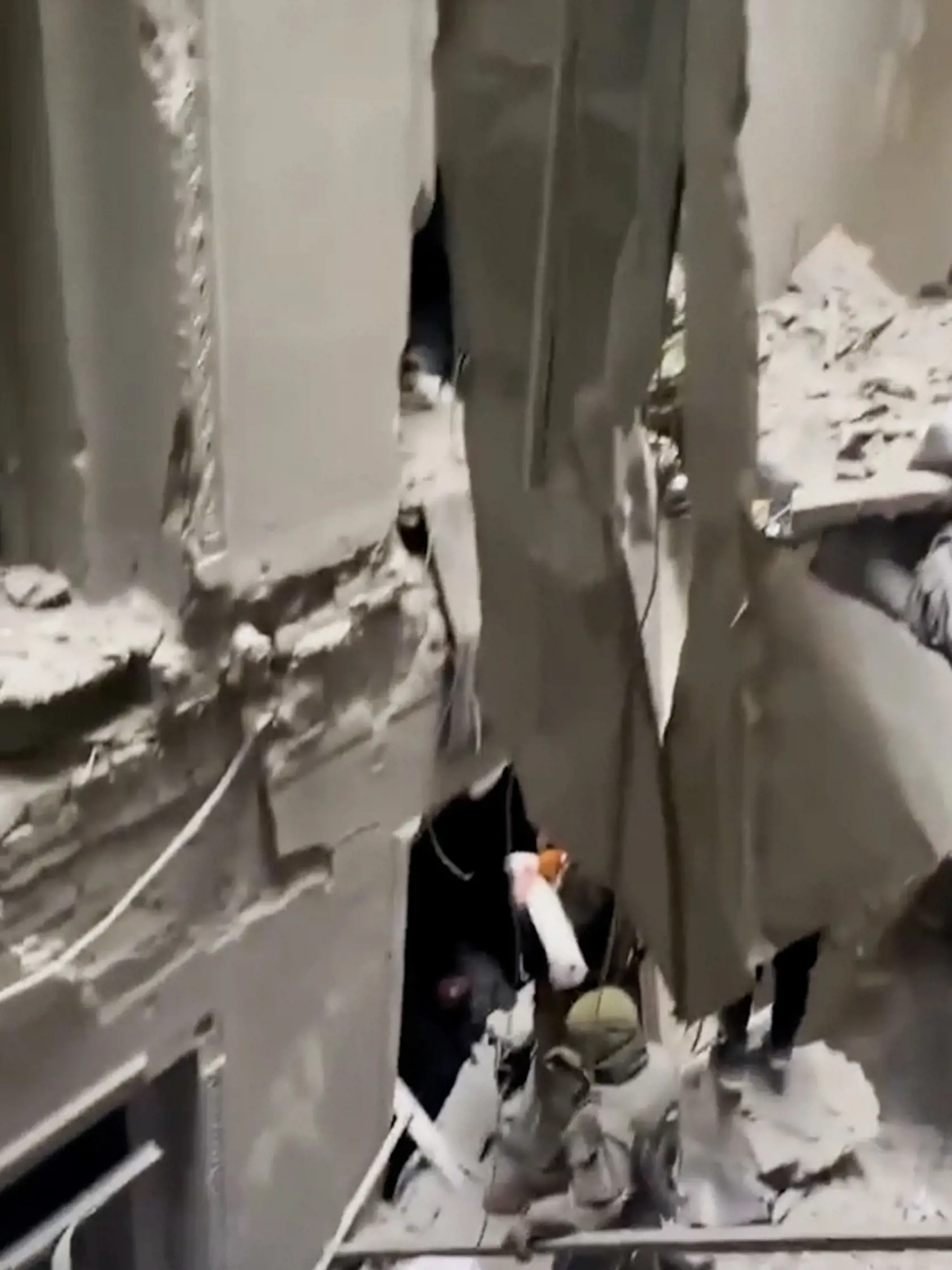 Ukrajinské médiá informujú, že v centre Charkova došlo v utorok k ruskému raketovému útoku, ktorého terčom sa stala budova miestnej samosprávy na tamojšom Námestí slobody. Uvádzajú to stanica BBC i denník The Guardian.