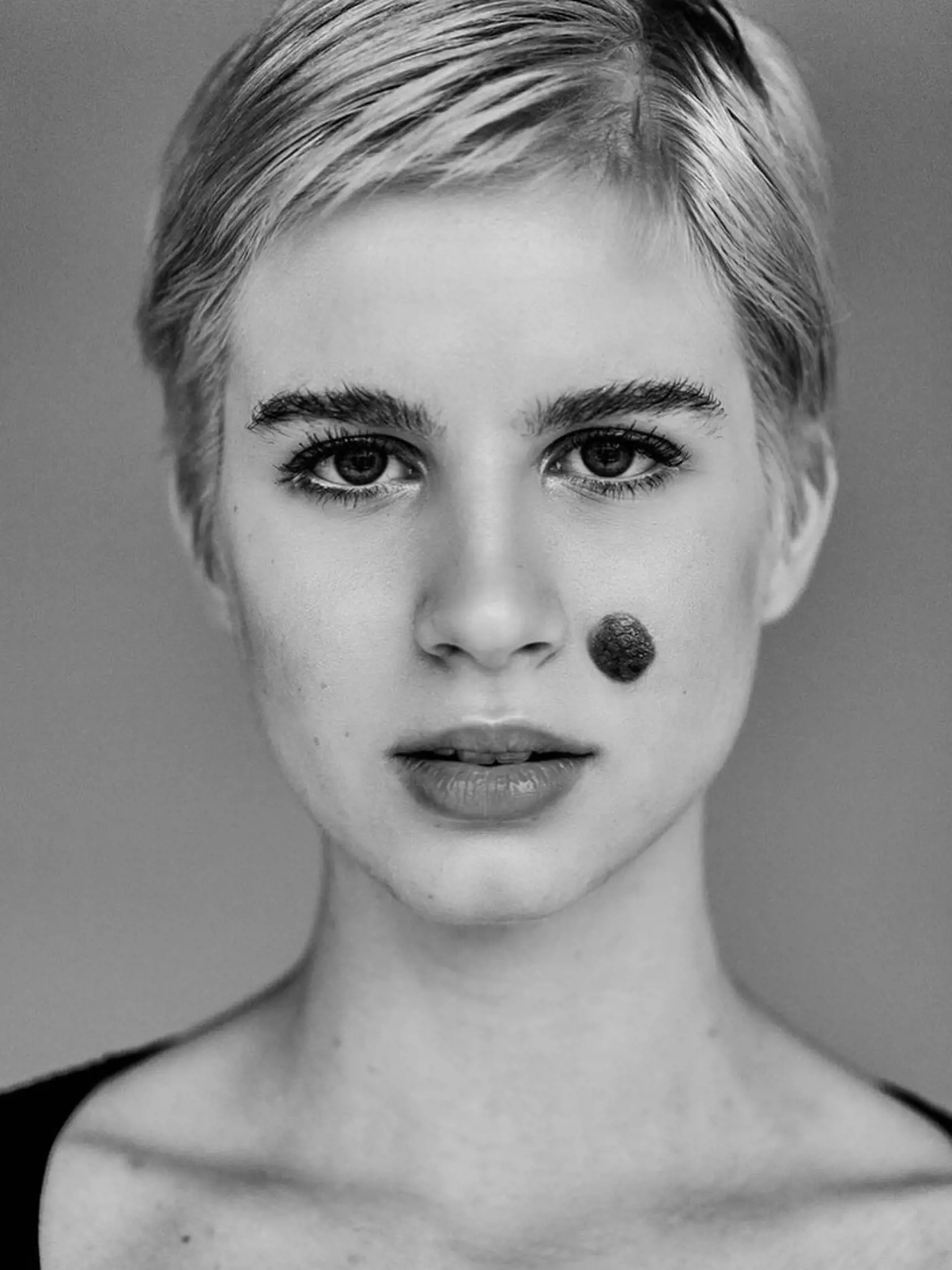Emma má veľmi pekne črty tváre, ktoré na nových záberoch vynikajú