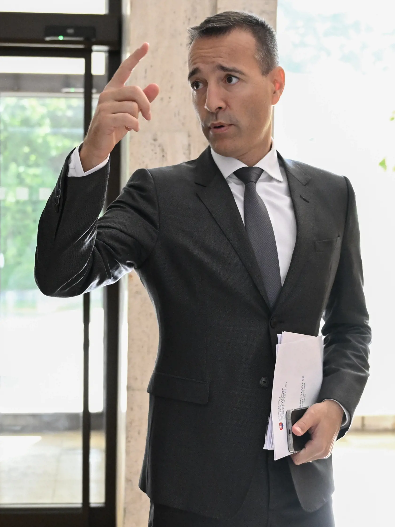 Minister školstva, výskumu, vývoja a mládeže SR Tomáš Drucker (Hlas) prichádza na 47. rokovanie vlády SR v Bratislave 4. septembra 2024. 