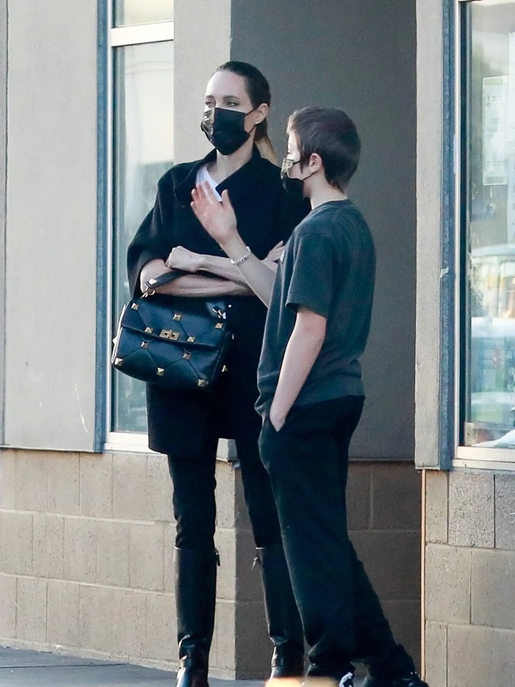 Angelina so synom Knoxom na nákupoch.
