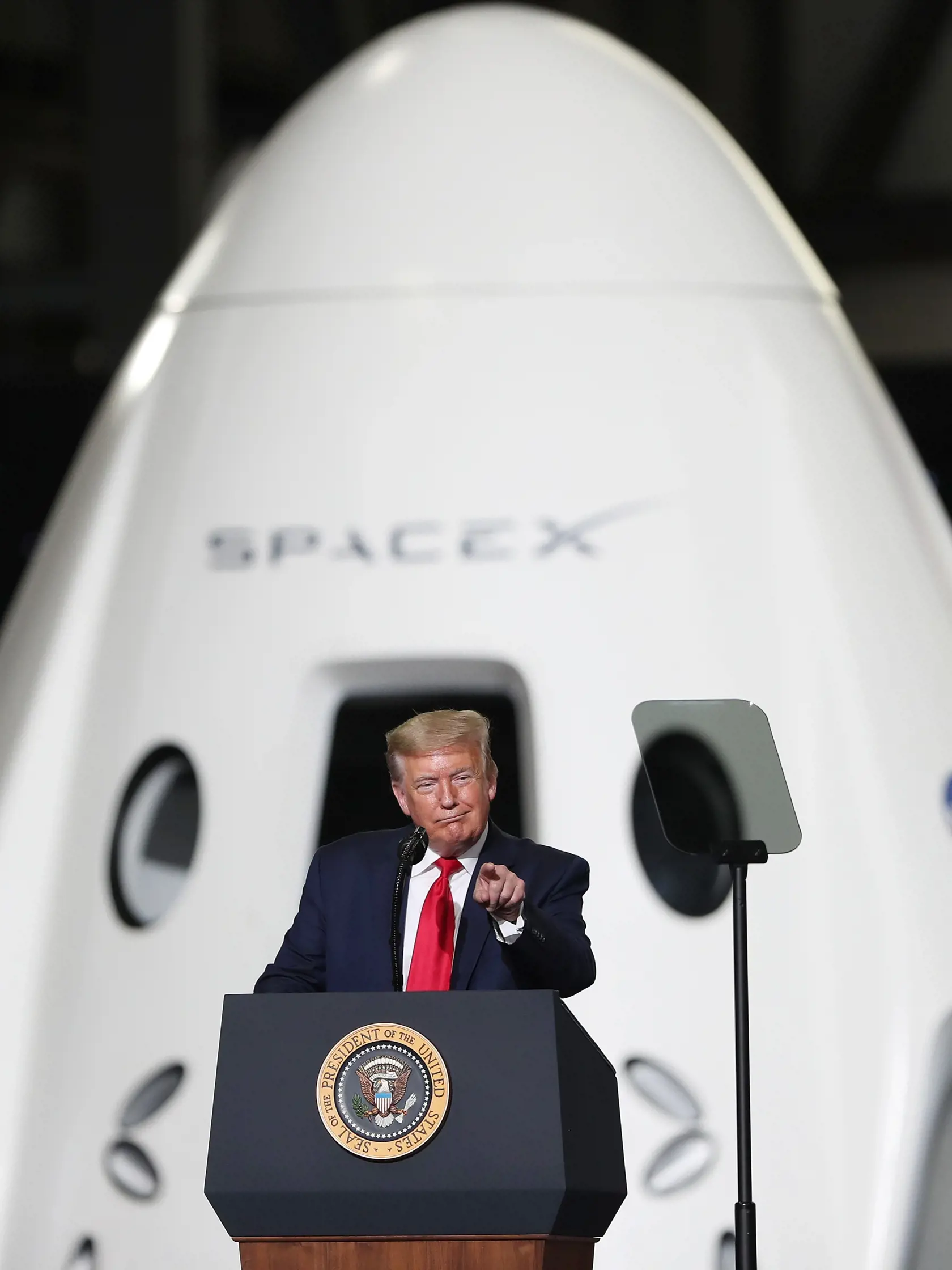 Elon Musk a jeho firma SpaceX prepísala históriu. Po prvýkrát sa v rámci súkromného letu dostala do vesmíru ľudská posádka.