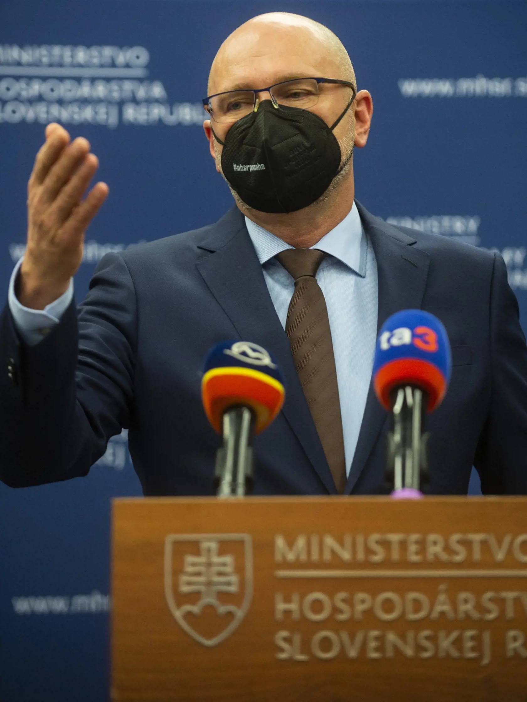 Na snímke minister hospodárstva SR Richard Sulík (SaS) počas tlačovej konferencie na tému: Zbavenie zdravotníckych zariadení od rádioaktívnych materiálov 7. februára 2022 v Bratislave. FOTO TASR - Jakub Kotian