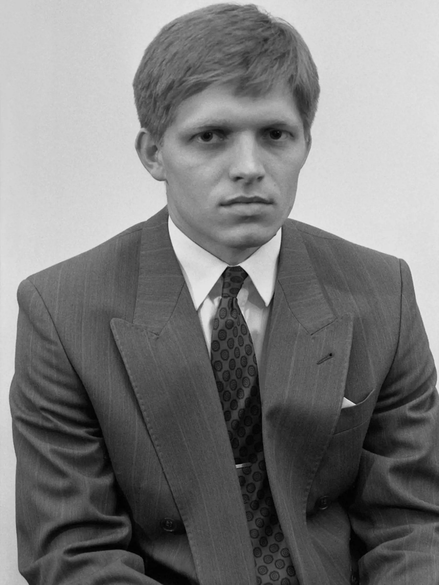 Na archívnej snímke z 30. júna 1992 je poslanec Národnej rady za Stranu demokratickej ľavice (SDĽ) Robert Fico. Neskôr sa Fico rozhodol z SDĽ vystúpiť a založiť si vlastnú stranu Smer.