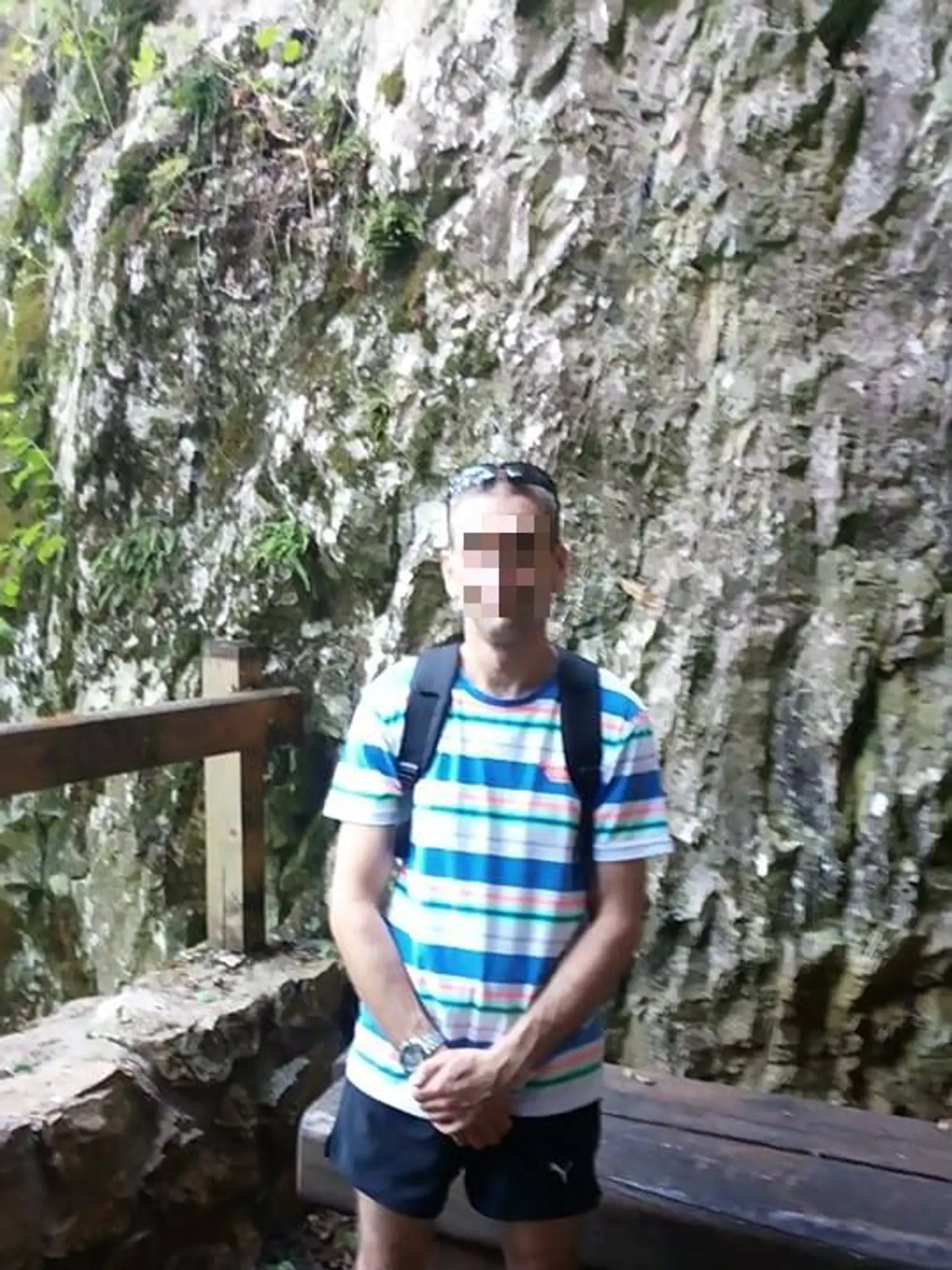 Rudolf z neznámych príčin prešiel do protismeru. čelná zrážku neprežil on ale ani trojica nevinných ľudí.